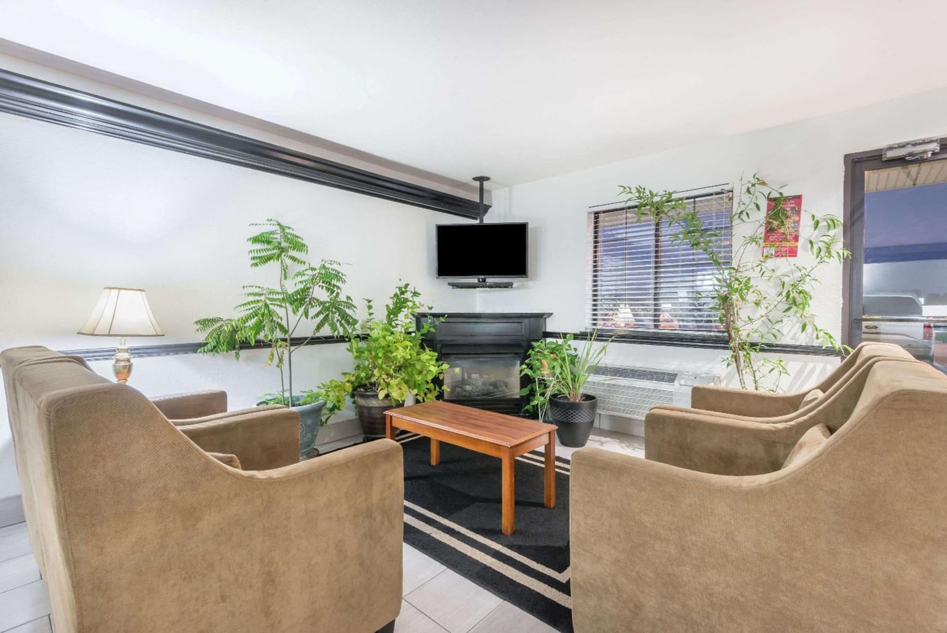 Super 8 by Wyndham Madison IN interior in Madison, IN — gallery photo 2