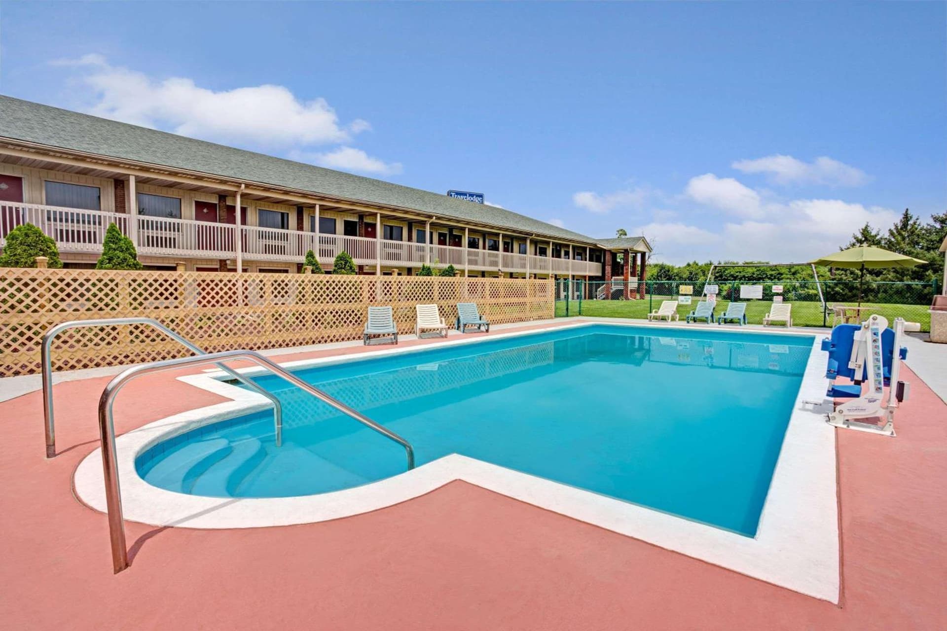 Travelodge by Wyndham Sellersburg property views in Sellersburg, IN — gallery photo 3