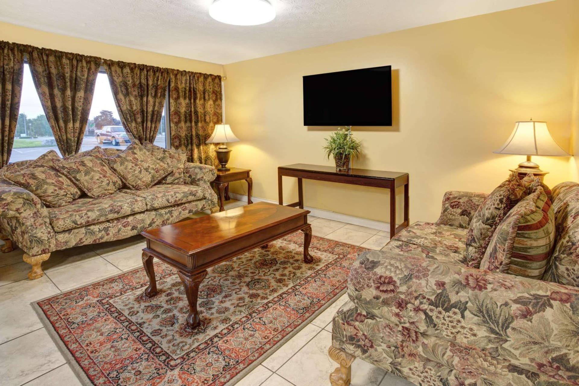Travelodge by Wyndham Sellersburg interior in Sellersburg, IN — gallery photo 2