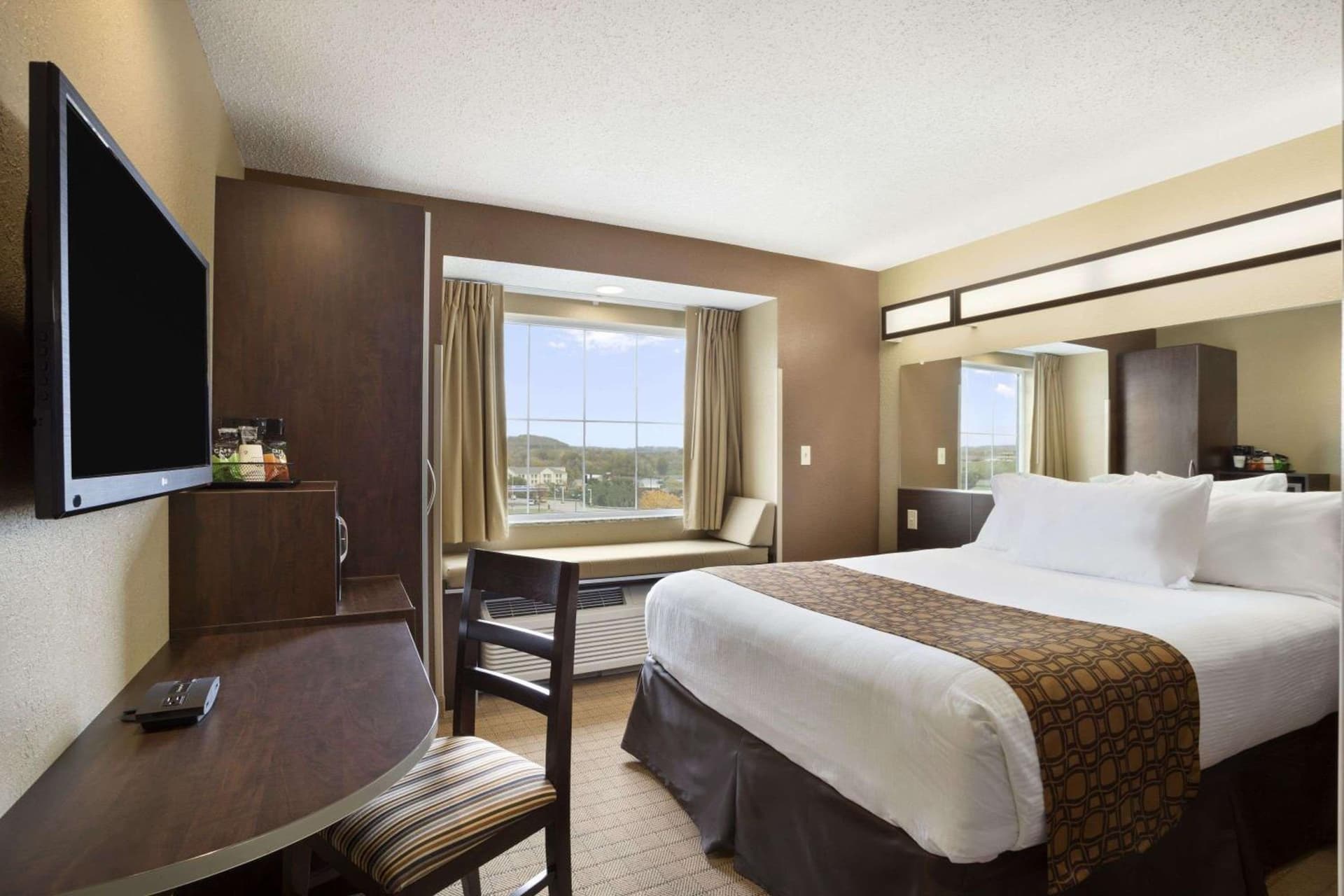 Microtel Inn & Suites by Wyndham Cambridge gallery photo in Cambridge, OH — image 20