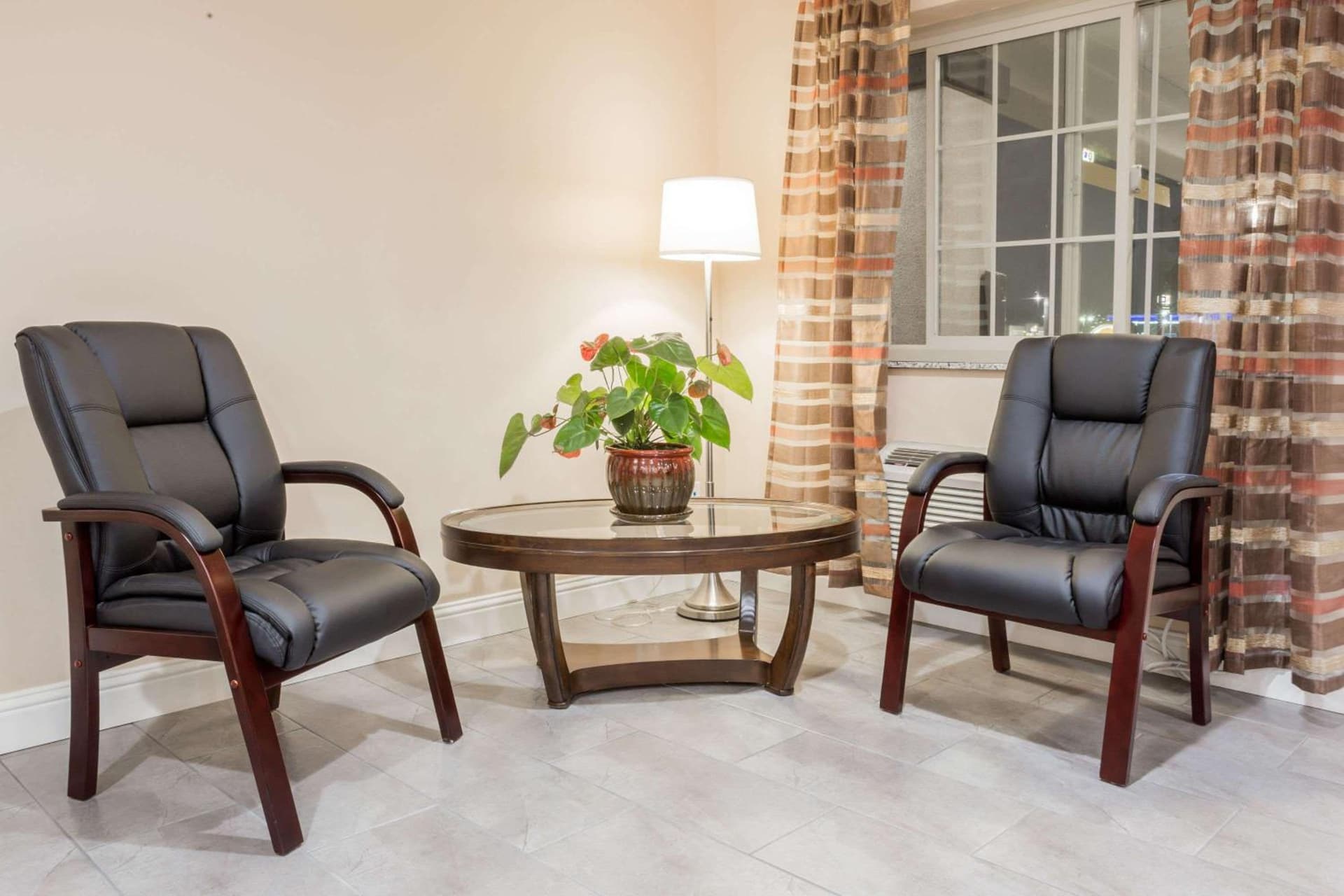 Super 8 by Wyndham Willows interior in Willows, CA — gallery photo 2