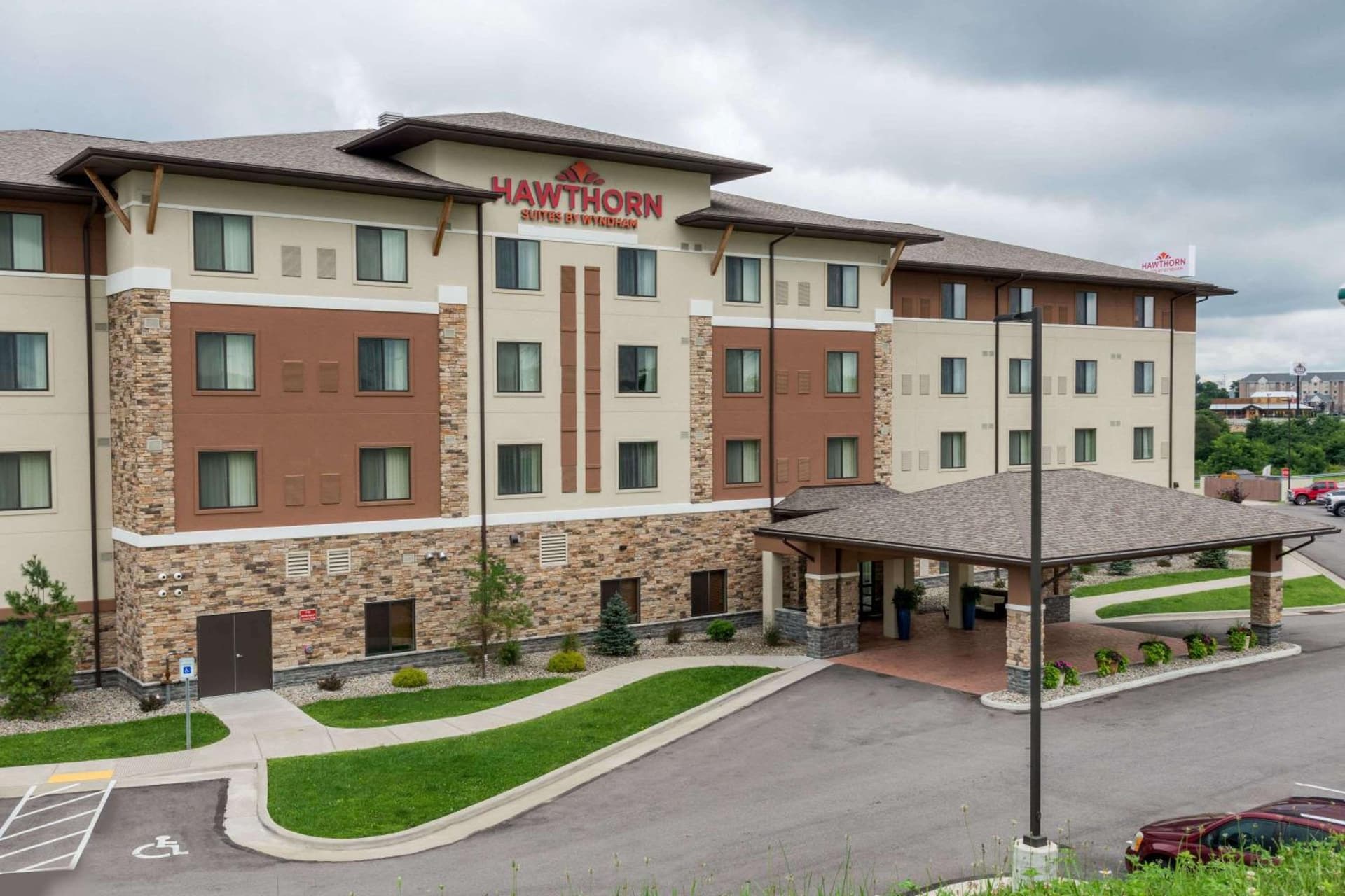 Hawthorn Suites by Wyndham Wheeling at The Highlands property views in Triadelphia, WV — gallery photo 3