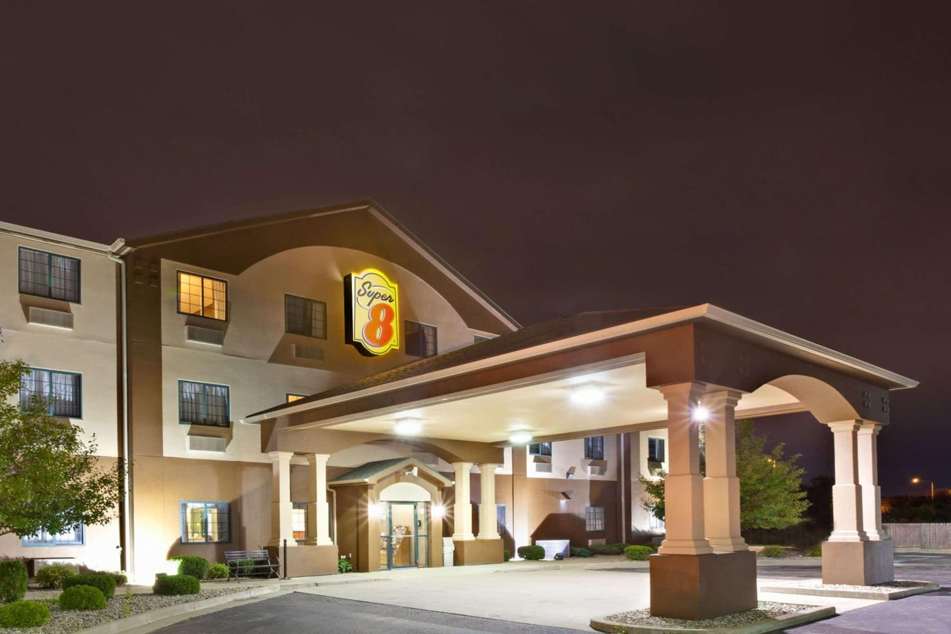 Super 8 by Wyndham South Bend exterior or lobby in South Bend, IN — main listing photo