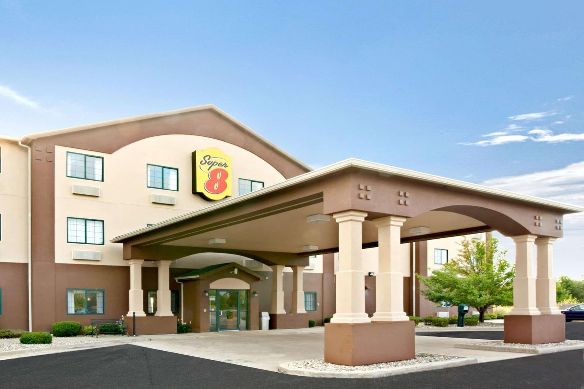 Super 8 by Wyndham South Bend interior in South Bend, IN — gallery photo 2