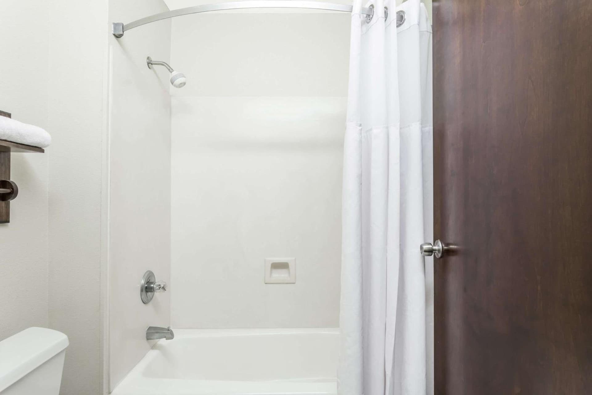 Brentwood Inn & Suites gallery photo in Suffolk, VA — image 5