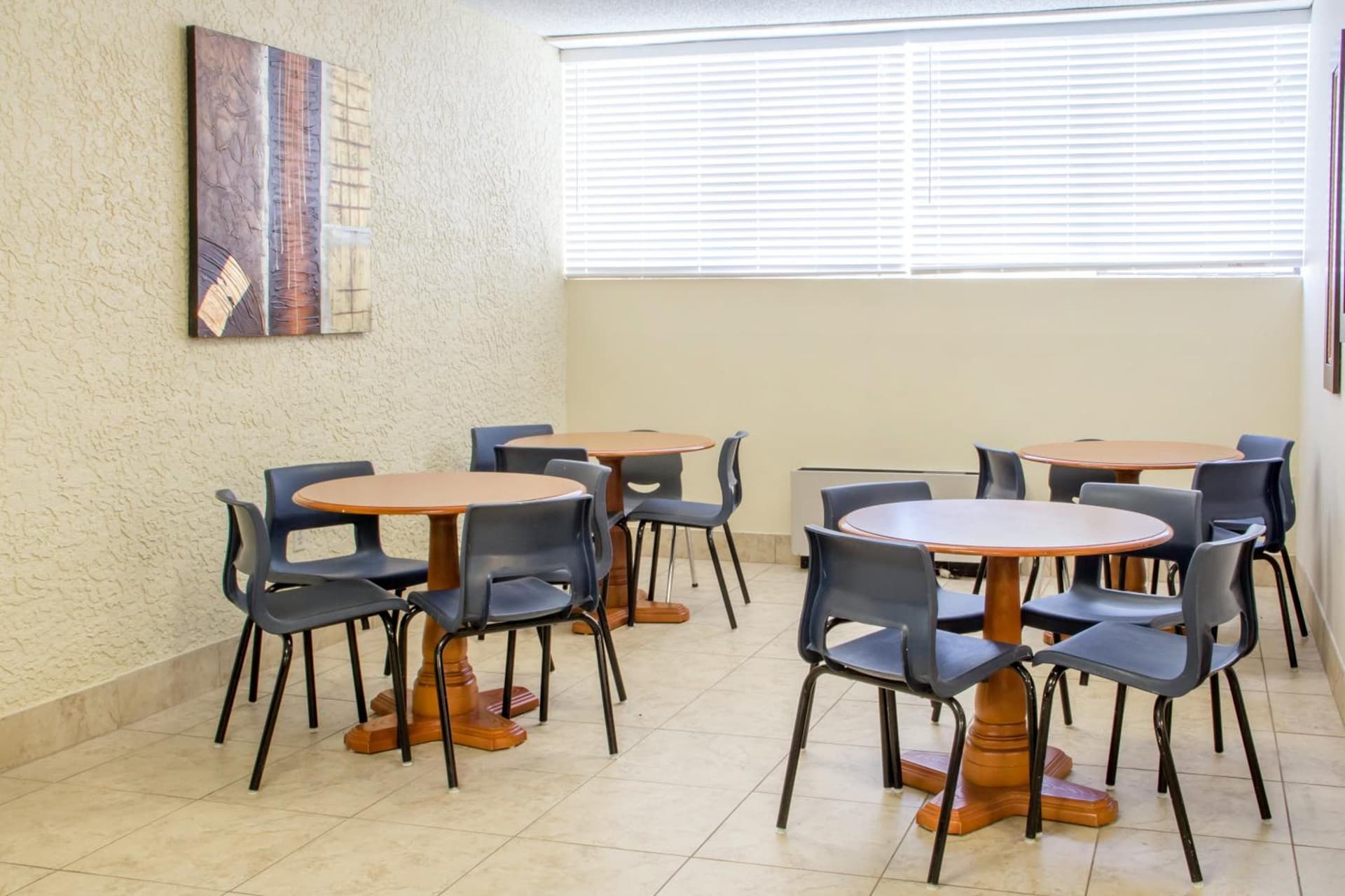 Econo Lodge Broken Arrow-Tulsa gallery photo in Broken Arrow, OK — image 13