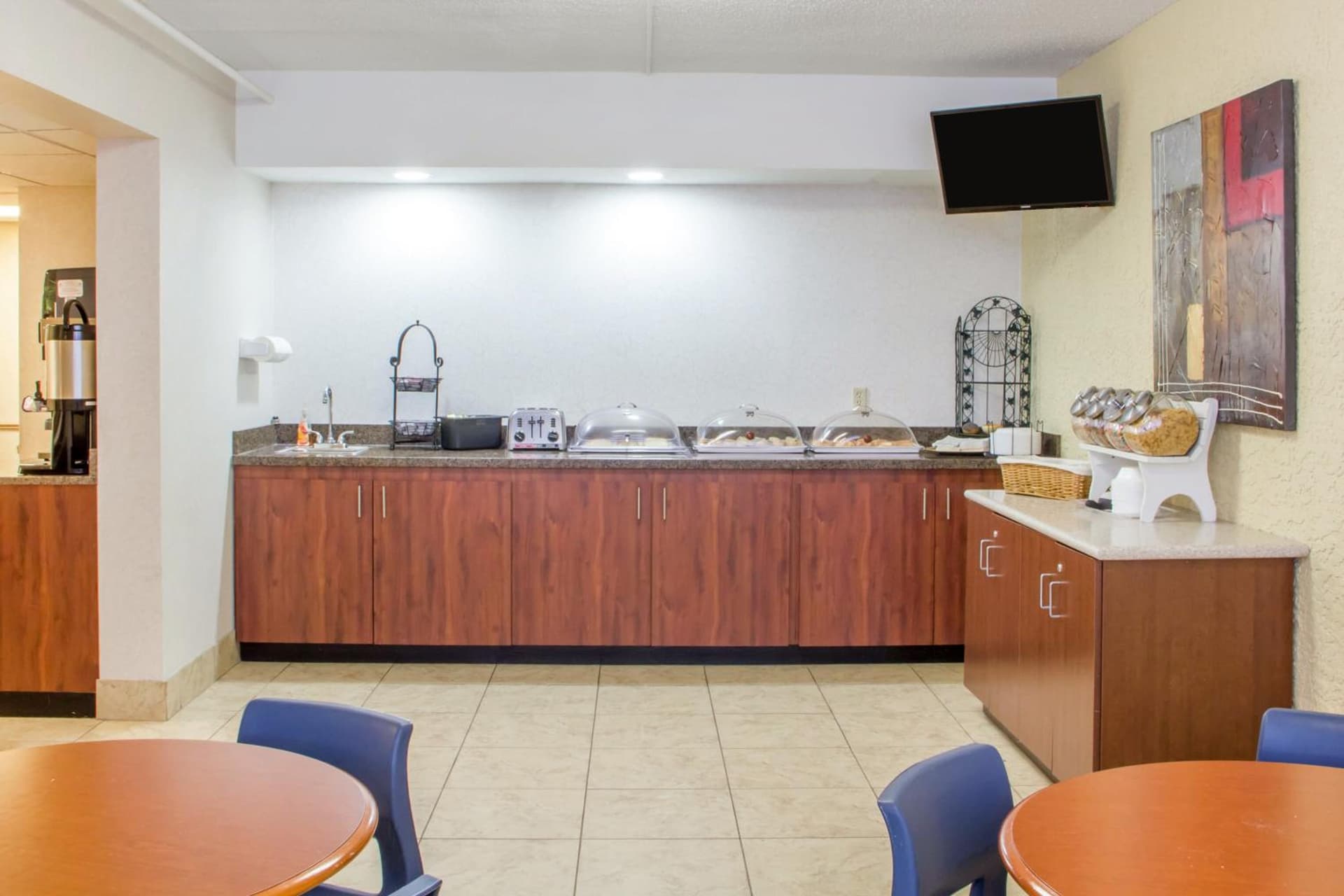 Econo Lodge Broken Arrow-Tulsa gallery photo in Broken Arrow, OK — image 21