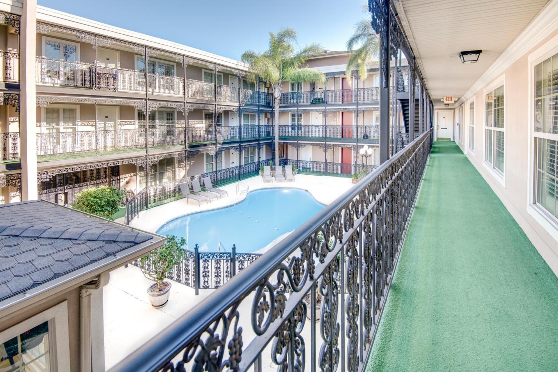 LA Plaza Apartments gallery photo in Metairie, LA — image 4