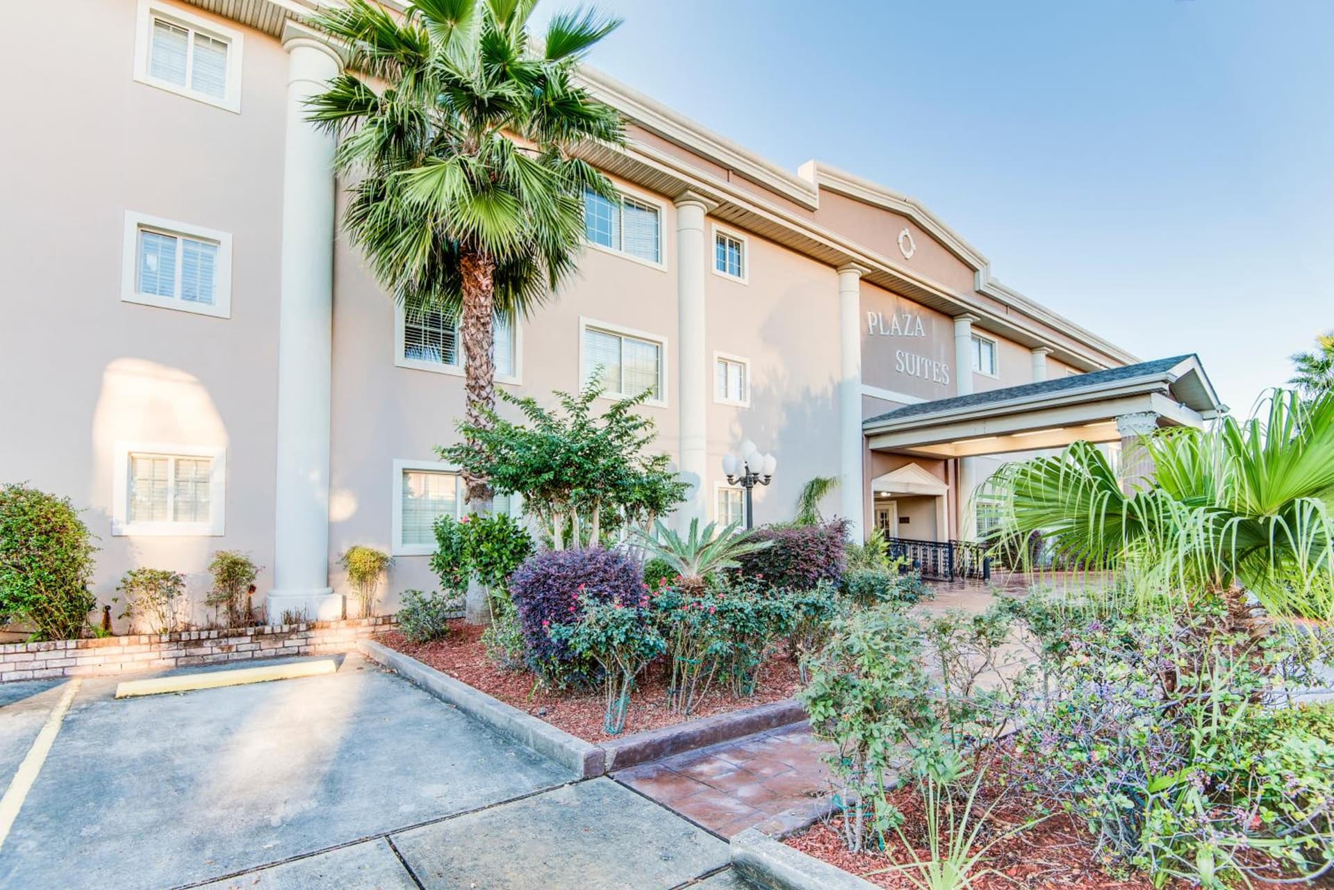 LA Plaza Apartments — hotel in Metairie, Louisiana