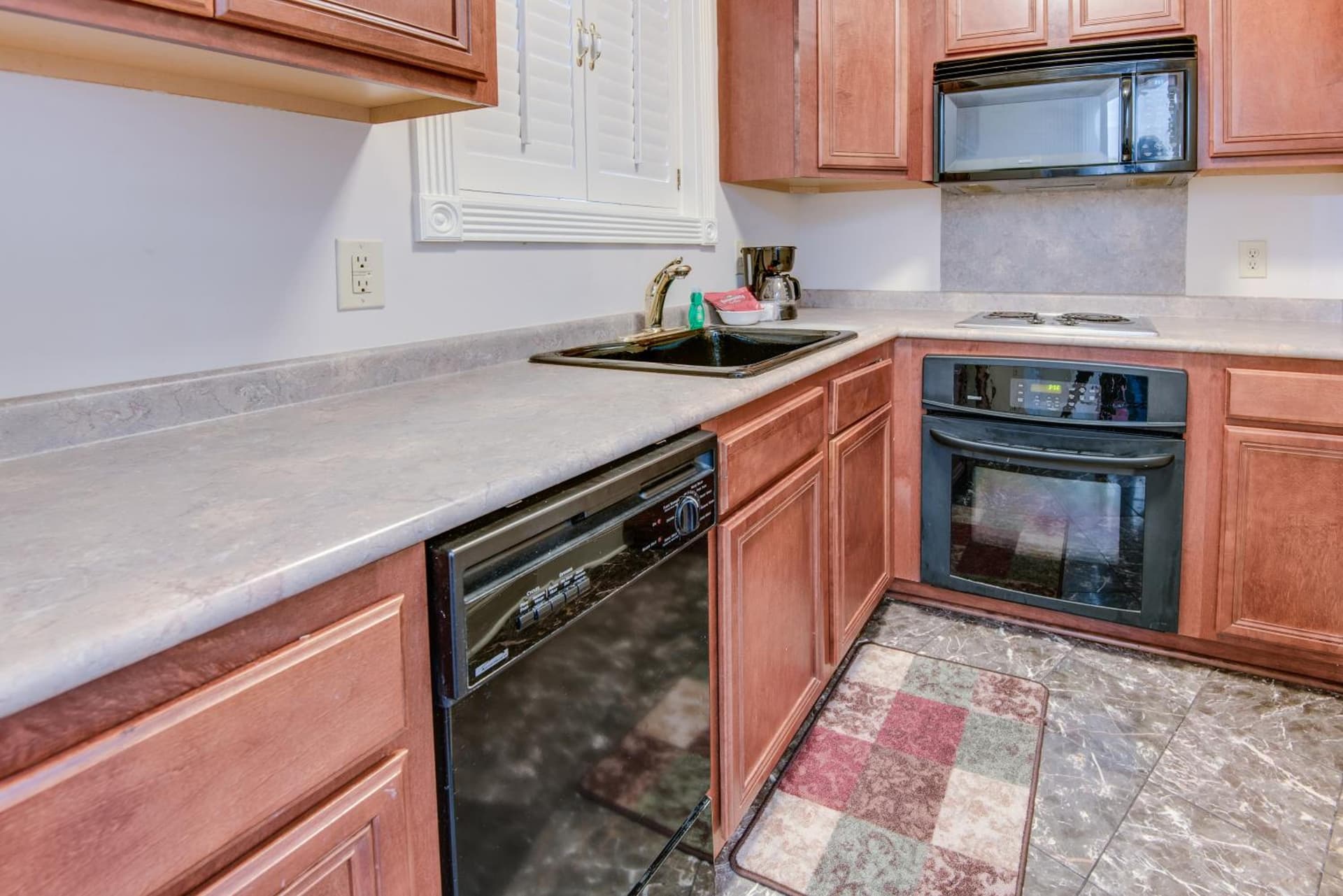 LA Plaza Apartments gallery photo in Metairie, LA — image 11