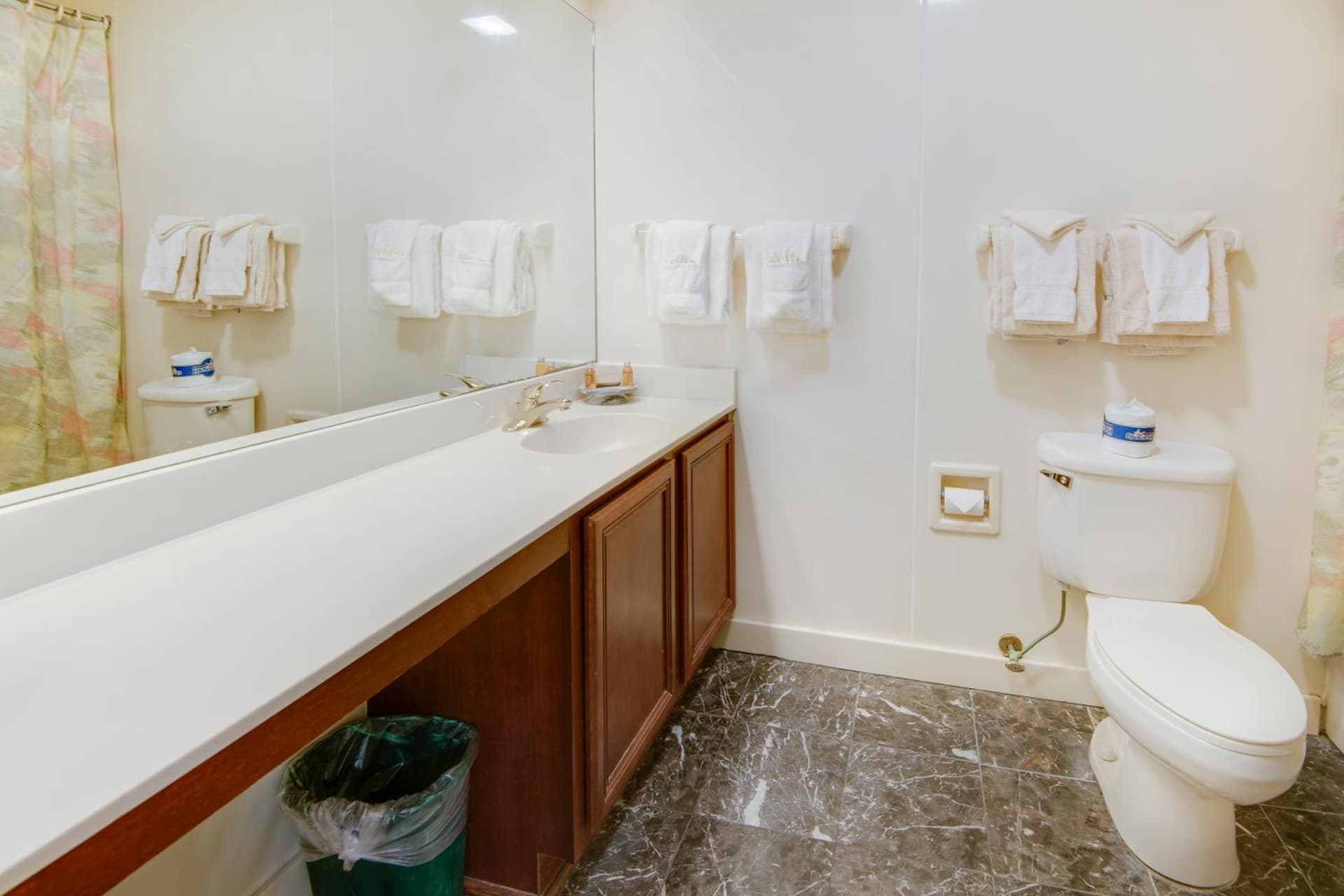 LA Plaza Apartments gallery photo in Metairie, LA — image 15