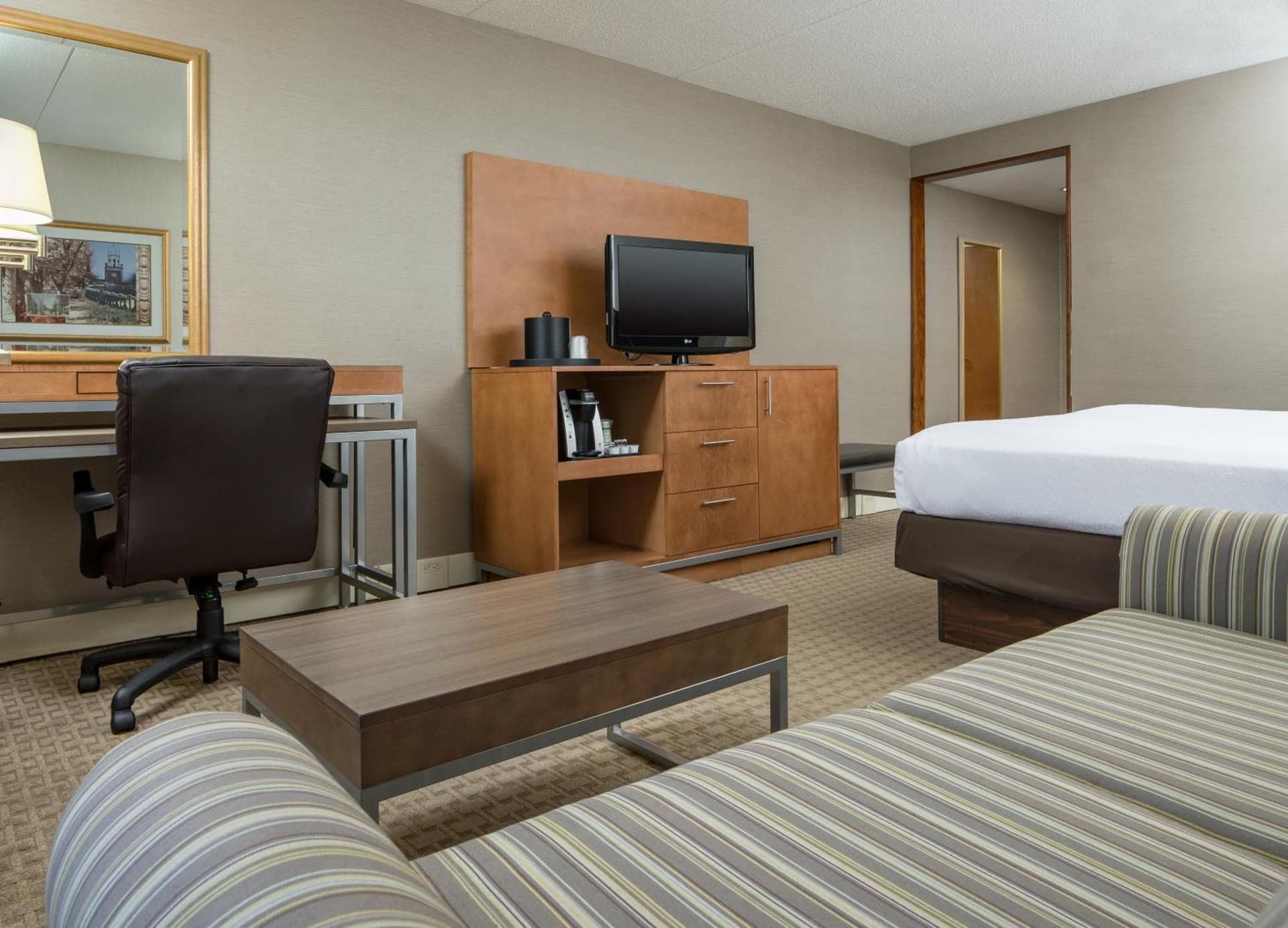 Holiday Inn Manchester Airport by IHG gallery photo in Manchester, NH — image 4