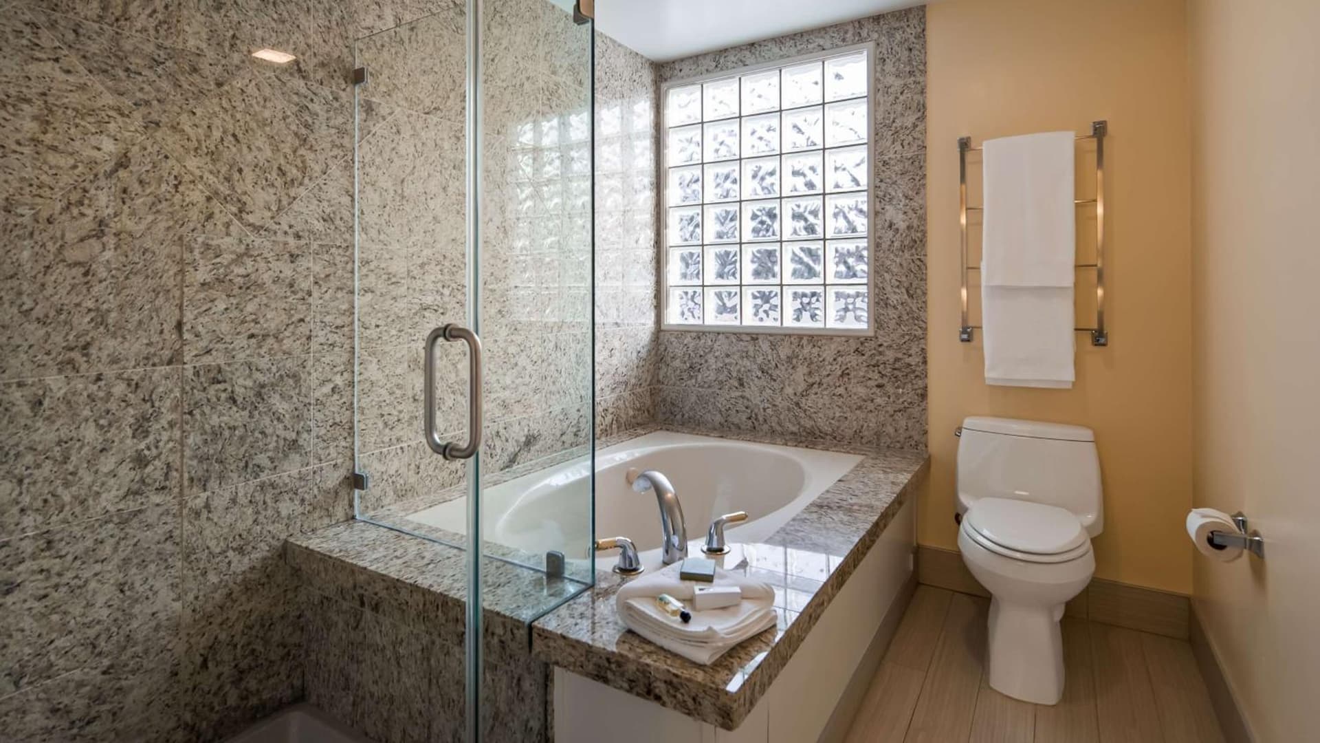 Best Western Plus Palm Court Hotel gallery photo in Davis, CA — image 15
