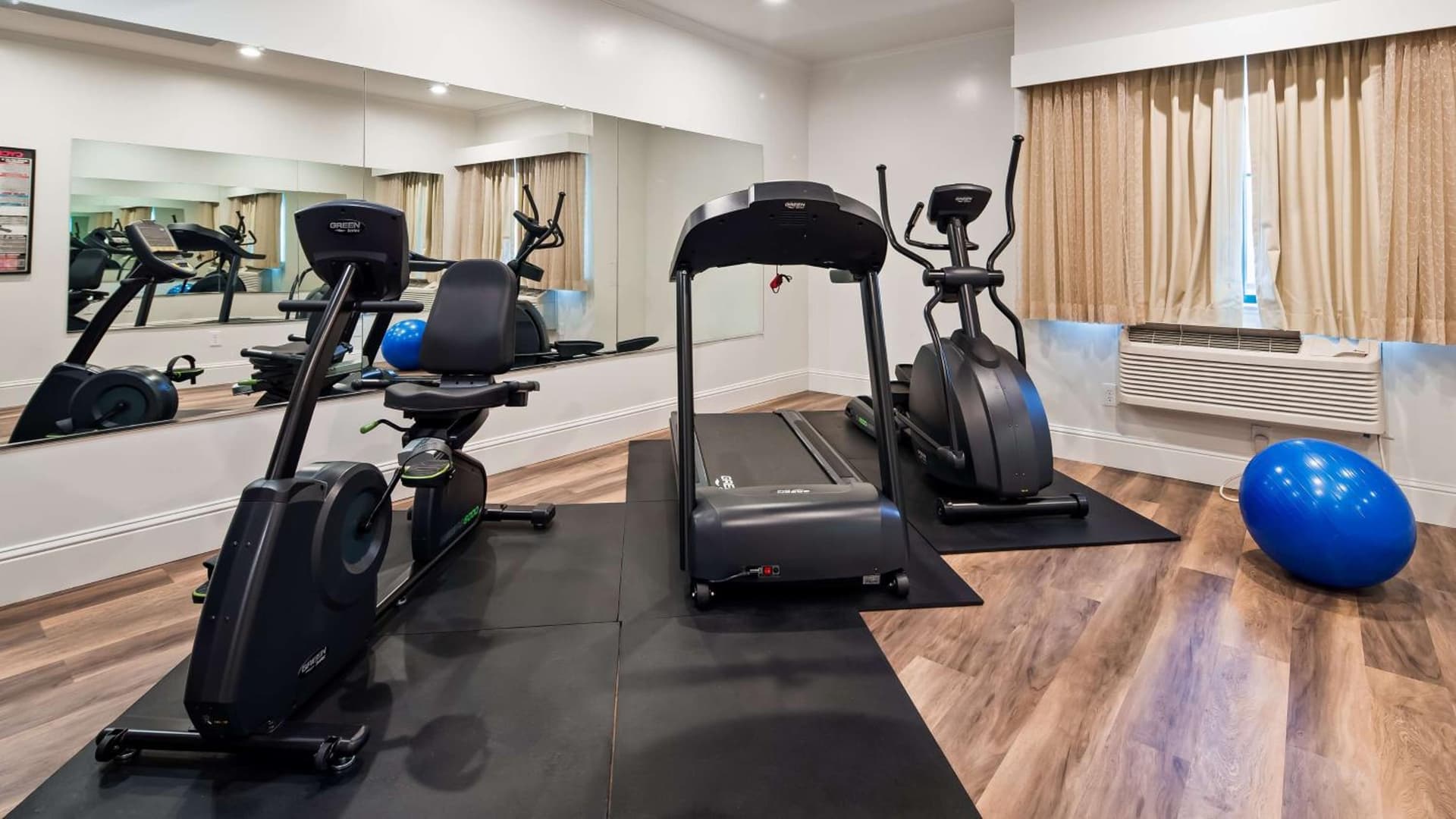 Best Western Plus Palm Court Hotel interior in Davis, CA — gallery photo 2