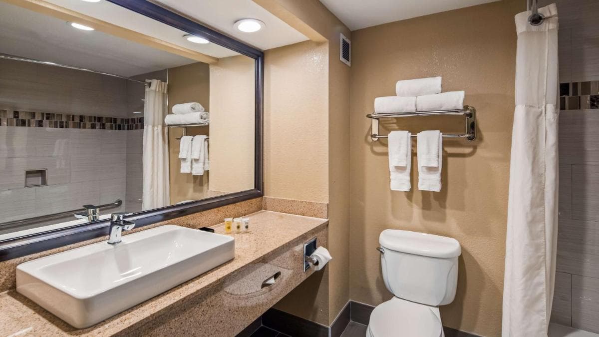 Best Western Airport Inn & Suites Oakland gallery photo in Oakland, CA — image 31