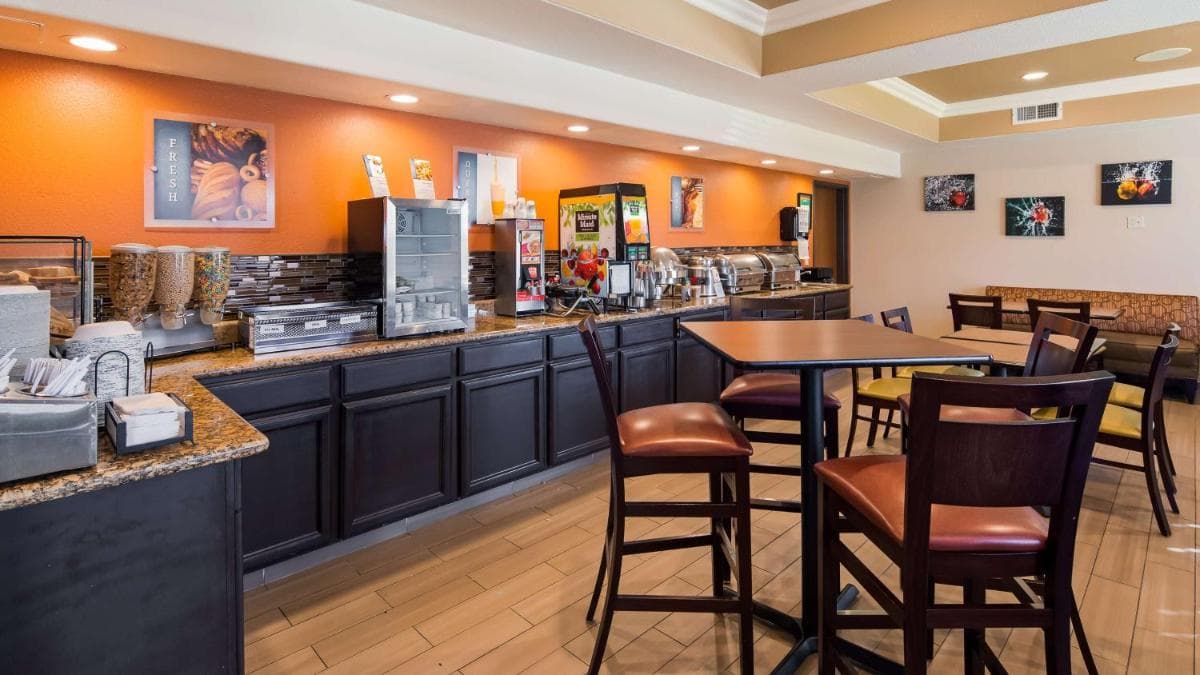 Best Western Airport Inn & Suites Oakland gallery photo in Oakland, CA — image 11