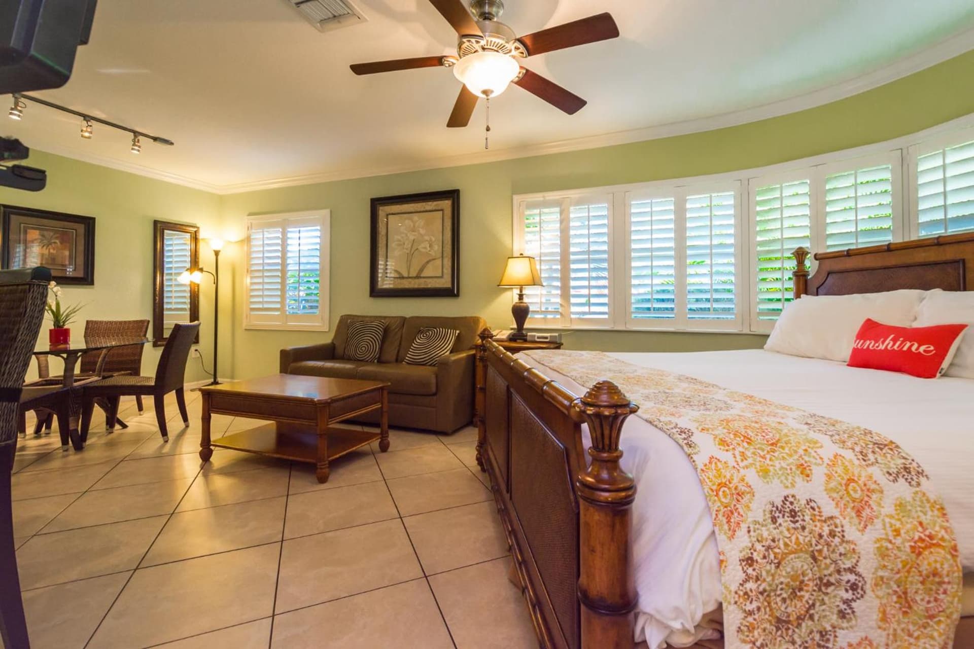 Tropical Beach Resorts - Sarasota gallery photo in Sarasota, FL — image 20