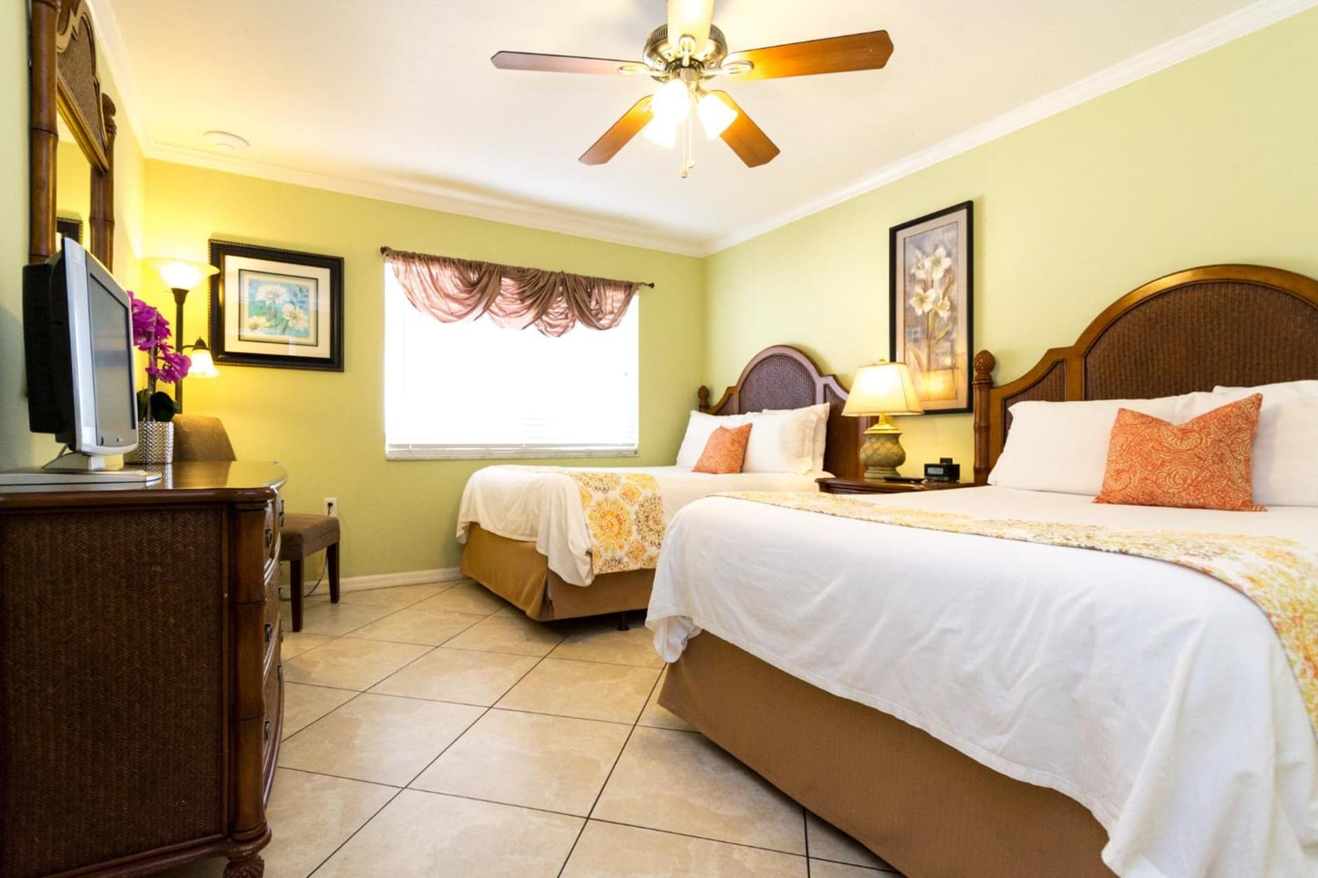 Tropical Beach Resorts - Sarasota gallery photo in Sarasota, FL — image 119