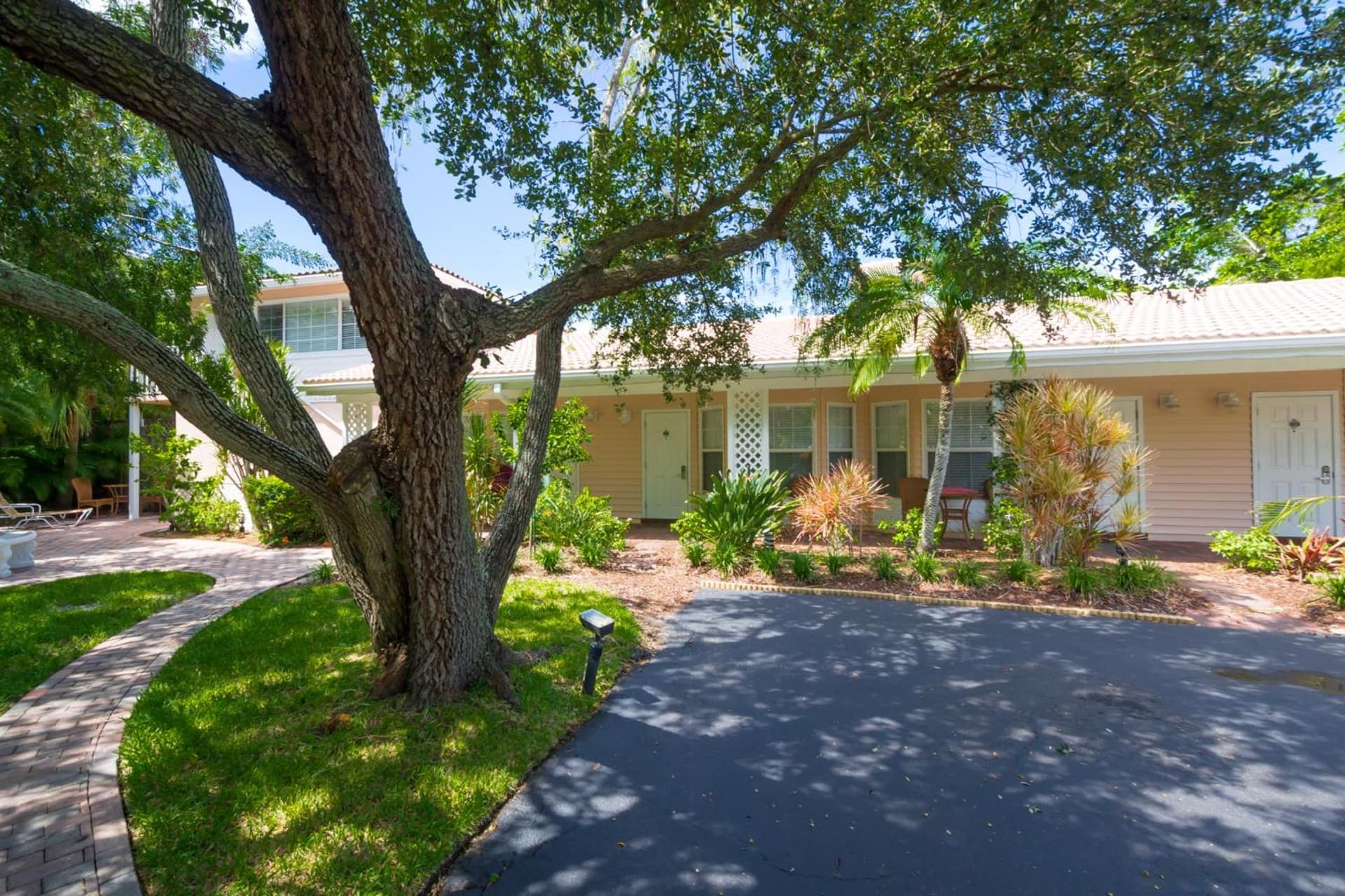 Tropical Beach Resorts - Sarasota gallery photo in Sarasota, FL — image 91