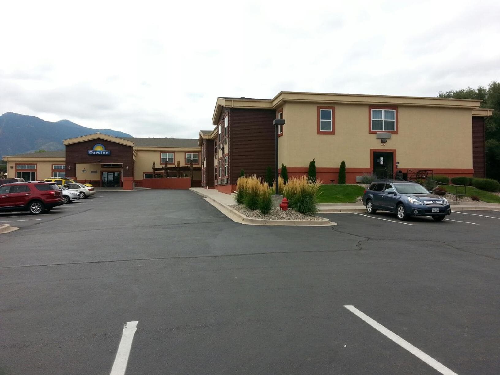 Days Inn by Wyndham Manitou Springs gallery photo in Manitou Springs, CO — image 69