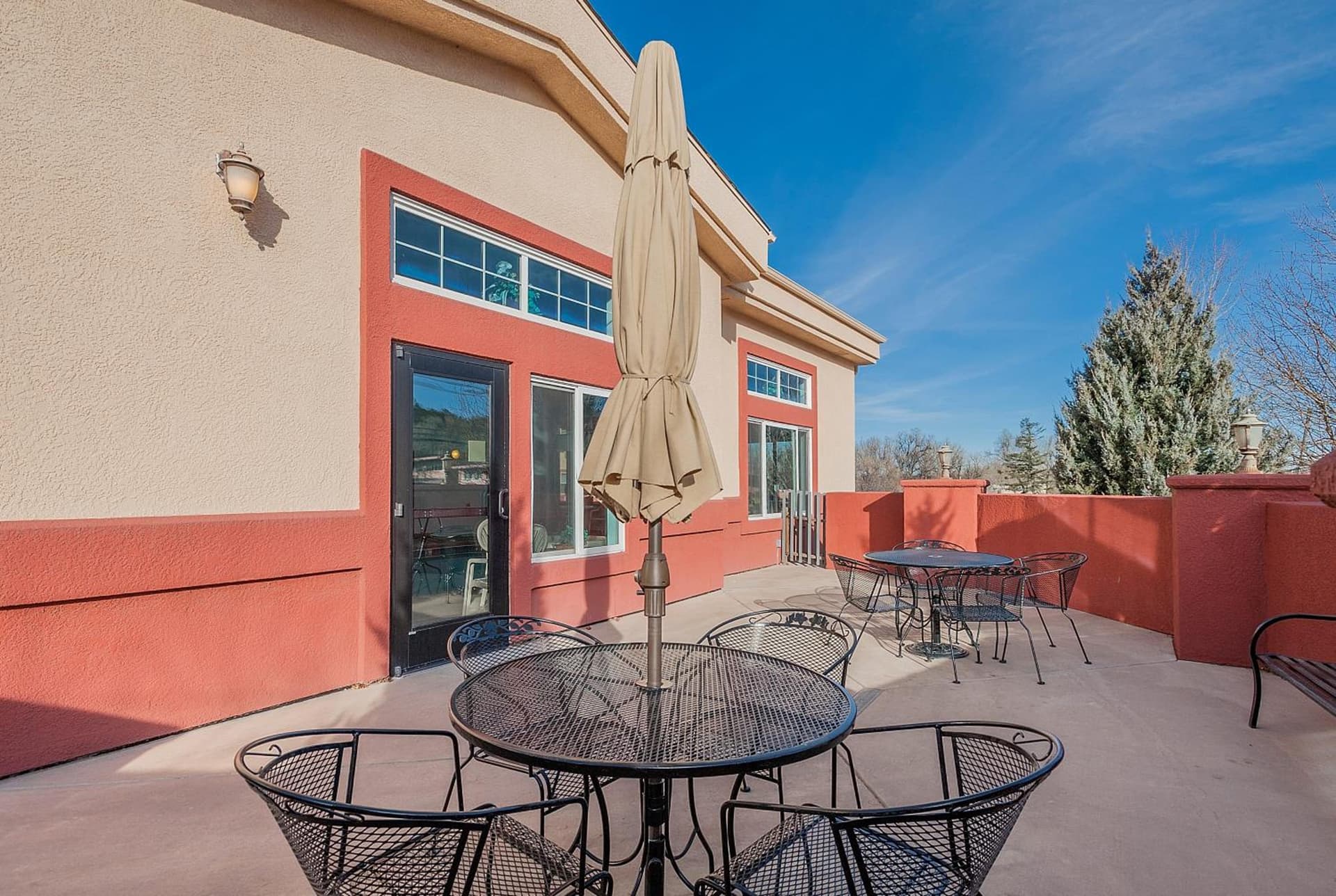 Days Inn by Wyndham Manitou Springs gallery photo in Manitou Springs, CO — image 91