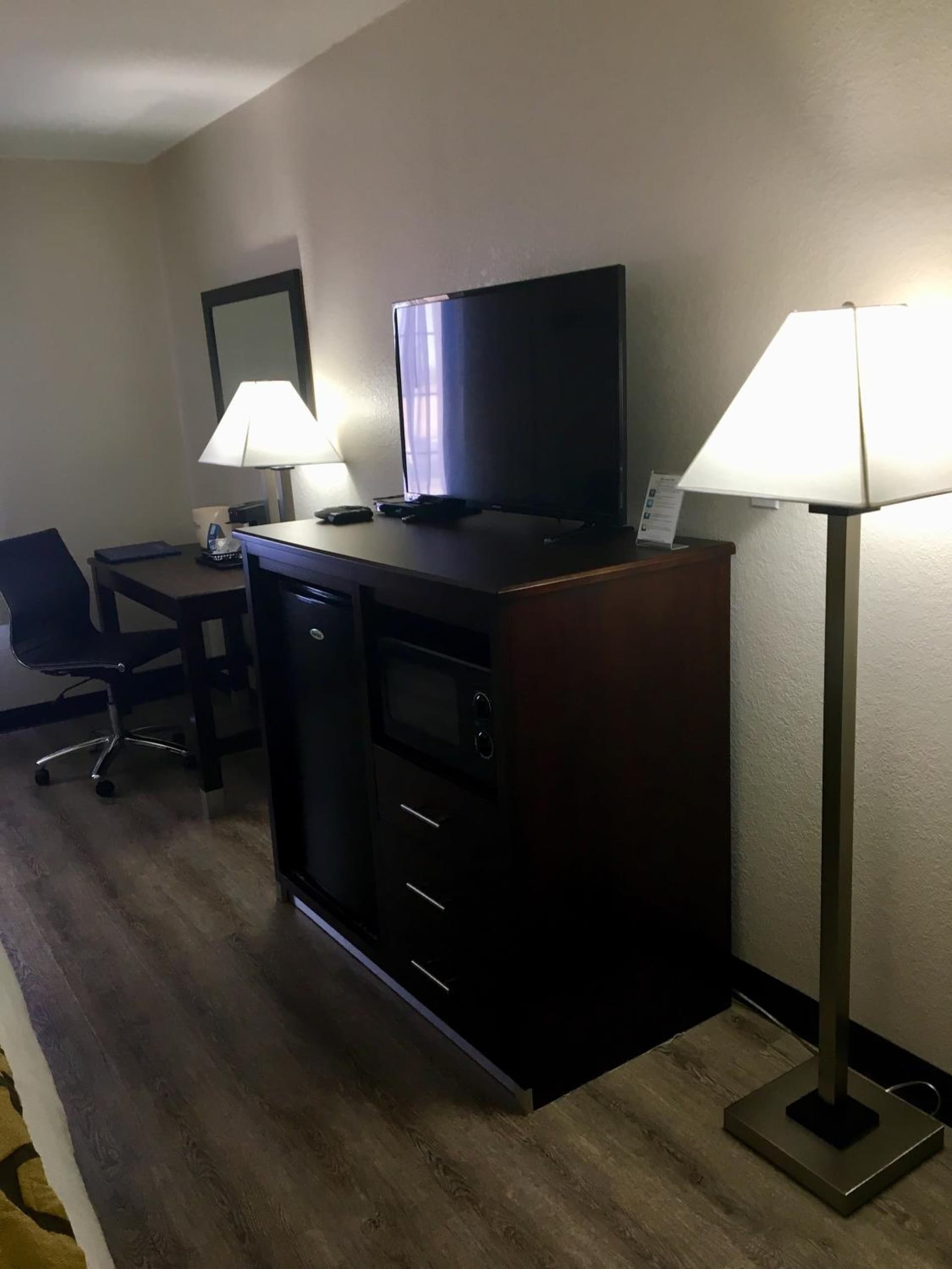 Baymont by Wyndham Phoenix I-10 near 51st Ave gallery photo in Phoenix, AZ — image 67