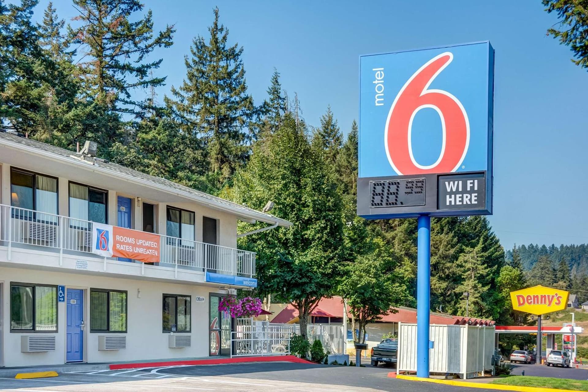 Motel 6-Eugene, OR - South Springfield featured exterior or lobby in Eugene, OR — similar hotel