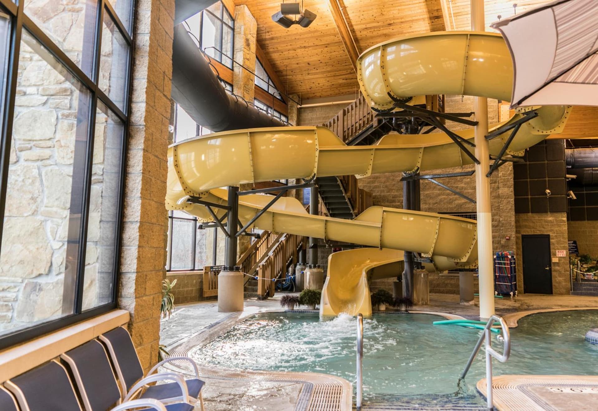 Abe Martin Lodge & Cabins interior in Nashville, IN — gallery photo 2