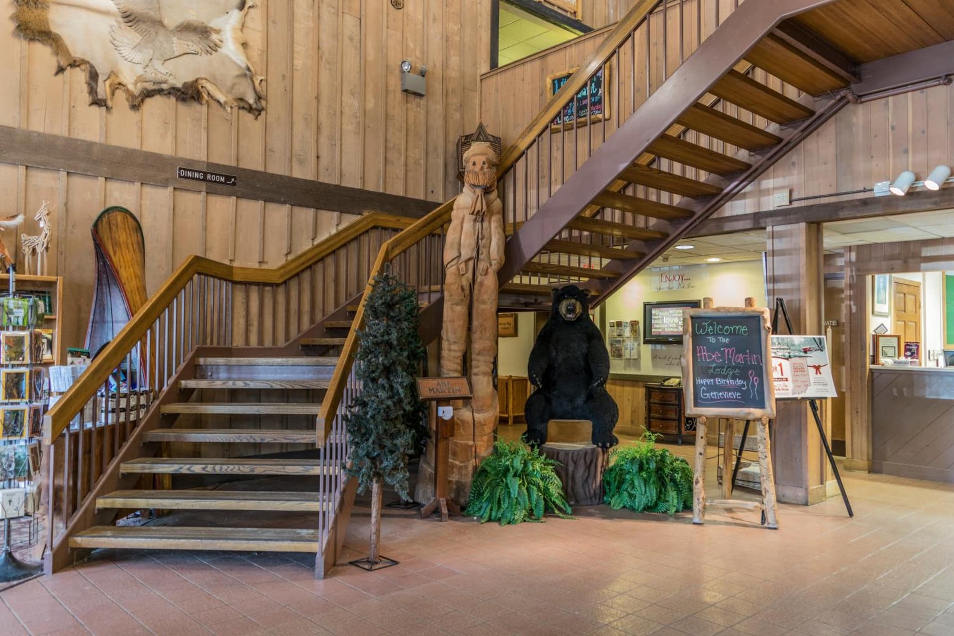 Abe Martin Lodge & Cabins interior in Nashville, IN — gallery photo 2