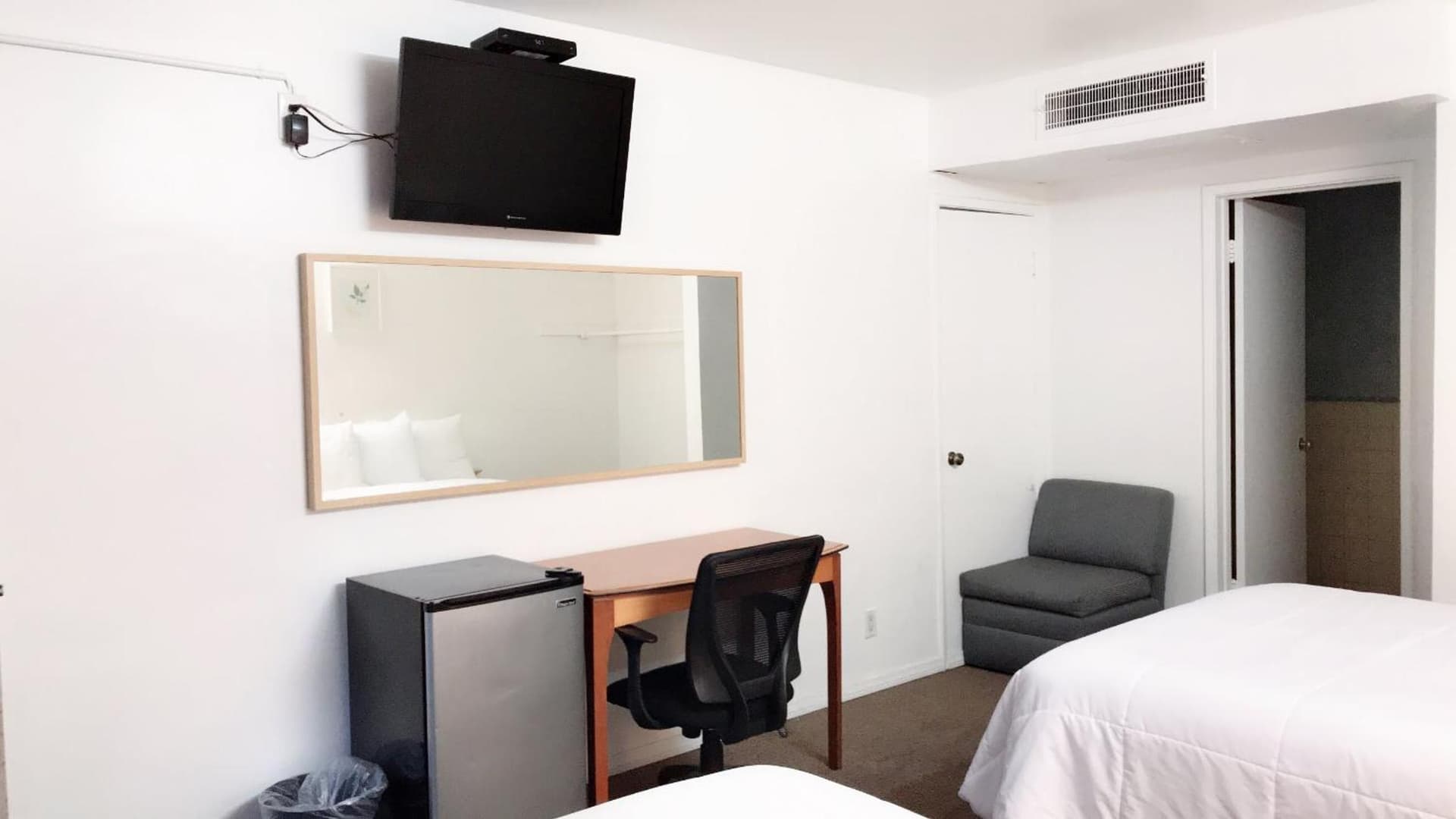 City Center Hotel Los Angeles interior in Los Angeles, CA — gallery photo 2
