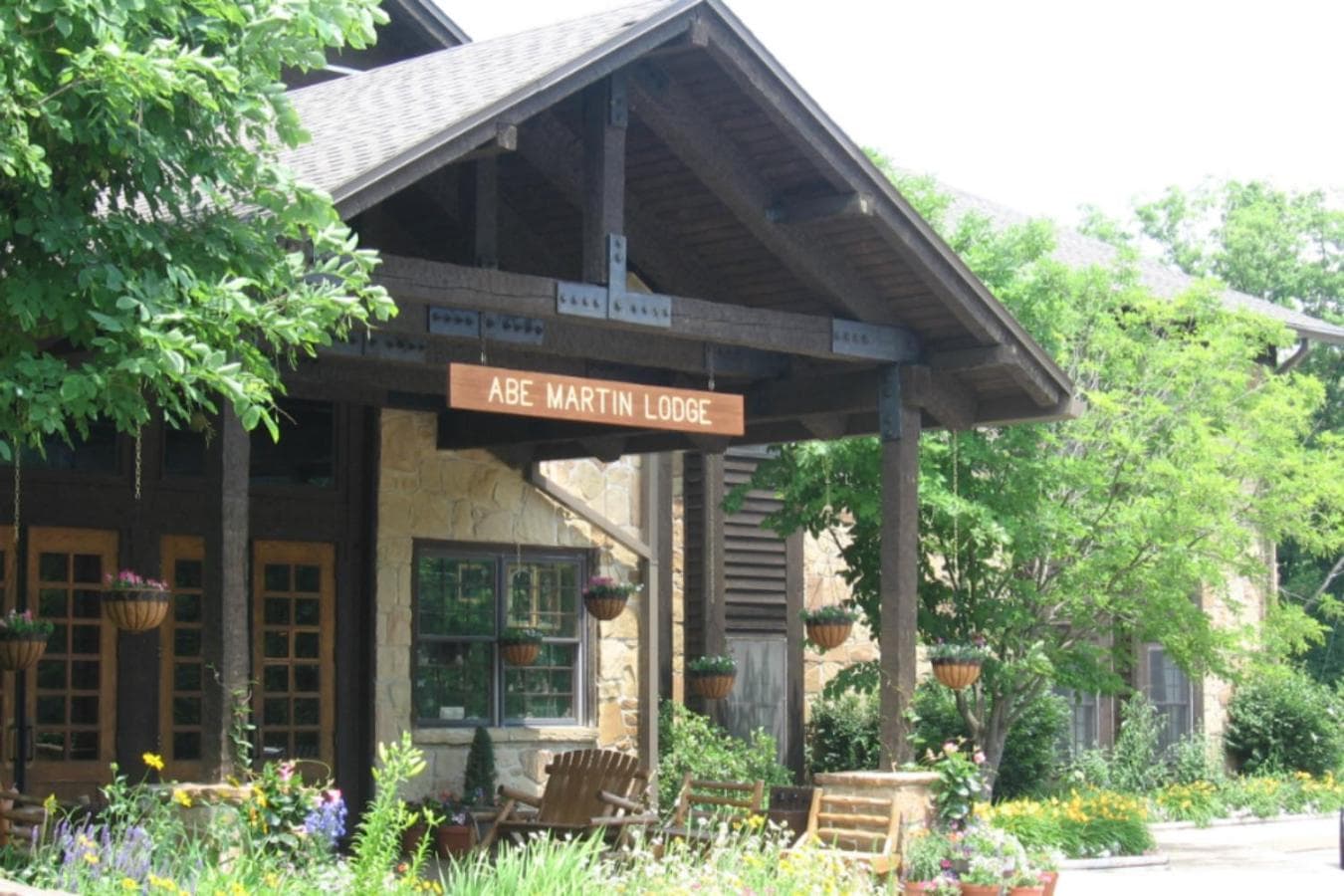 Abe Martin Lodge & Cabins featured exterior or lobby in Nashville, IN — similar hotel