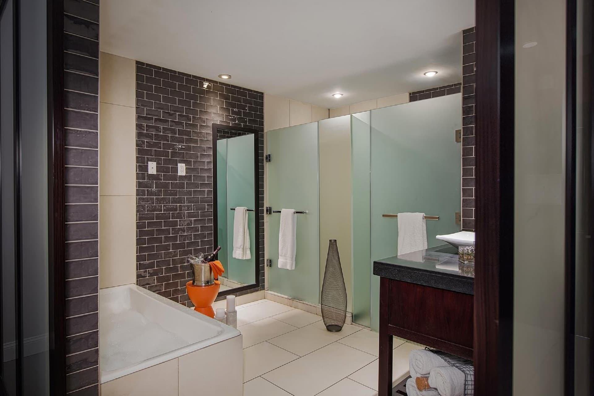 Ravel Hotel Trademark Collection by Wyndham gallery photo in Queens, NY — image 37