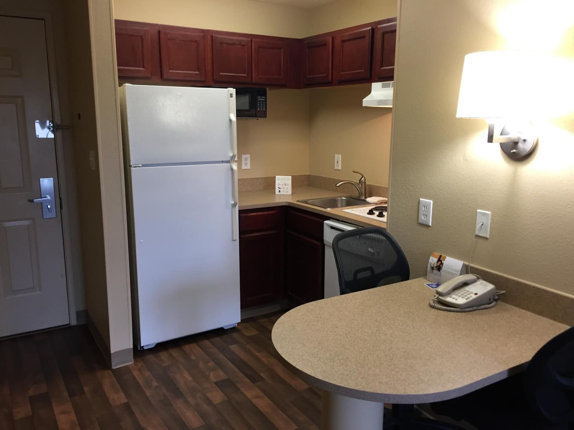 Extended Stay America Suites - Raleigh - RTP - 4919 Miami Blvd gallery photo in Durham, NC — image 15