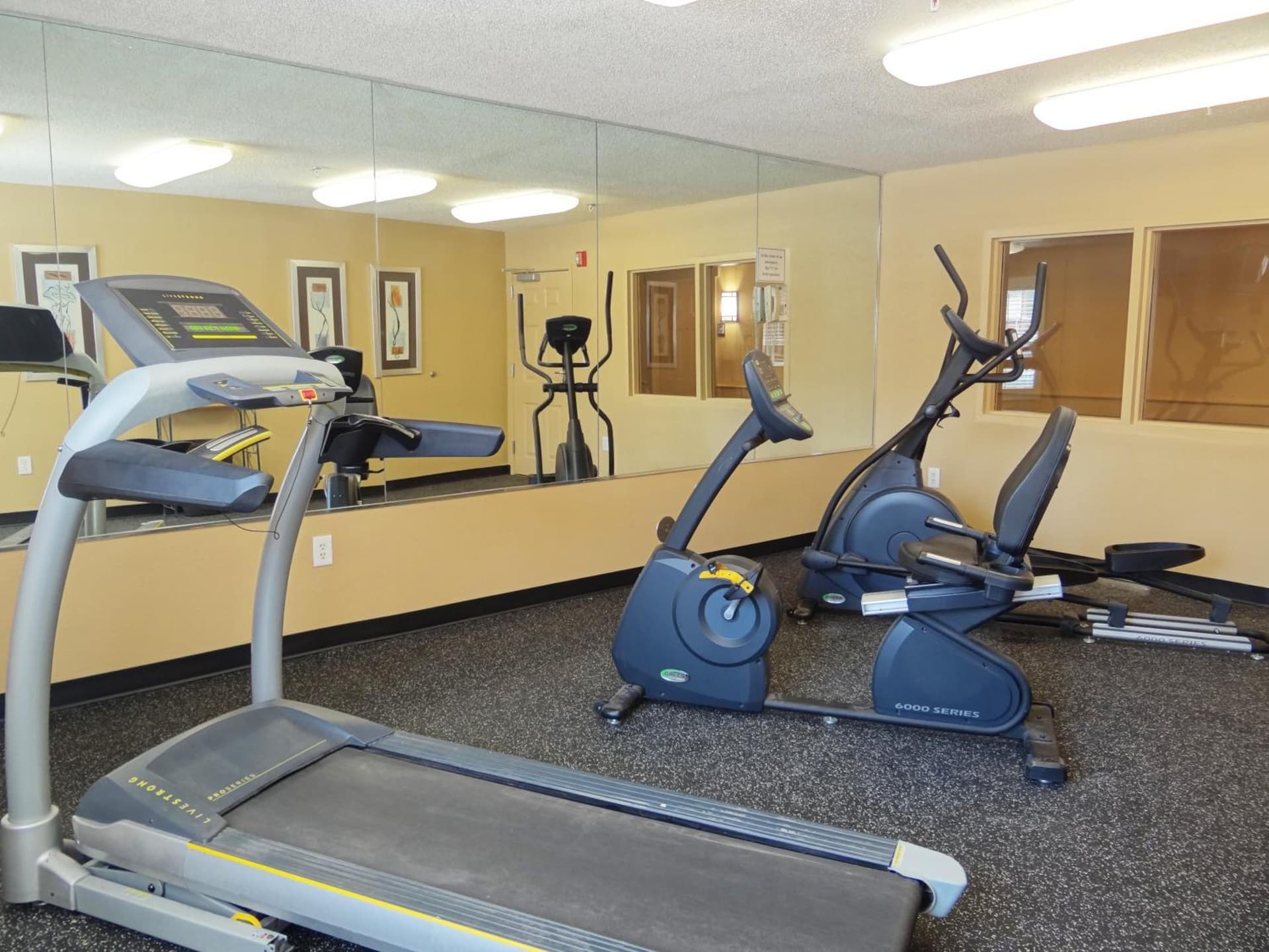 Extended Stay America Suites - Raleigh - RTP - 4919 Miami Blvd gallery photo in Durham, NC — image 47