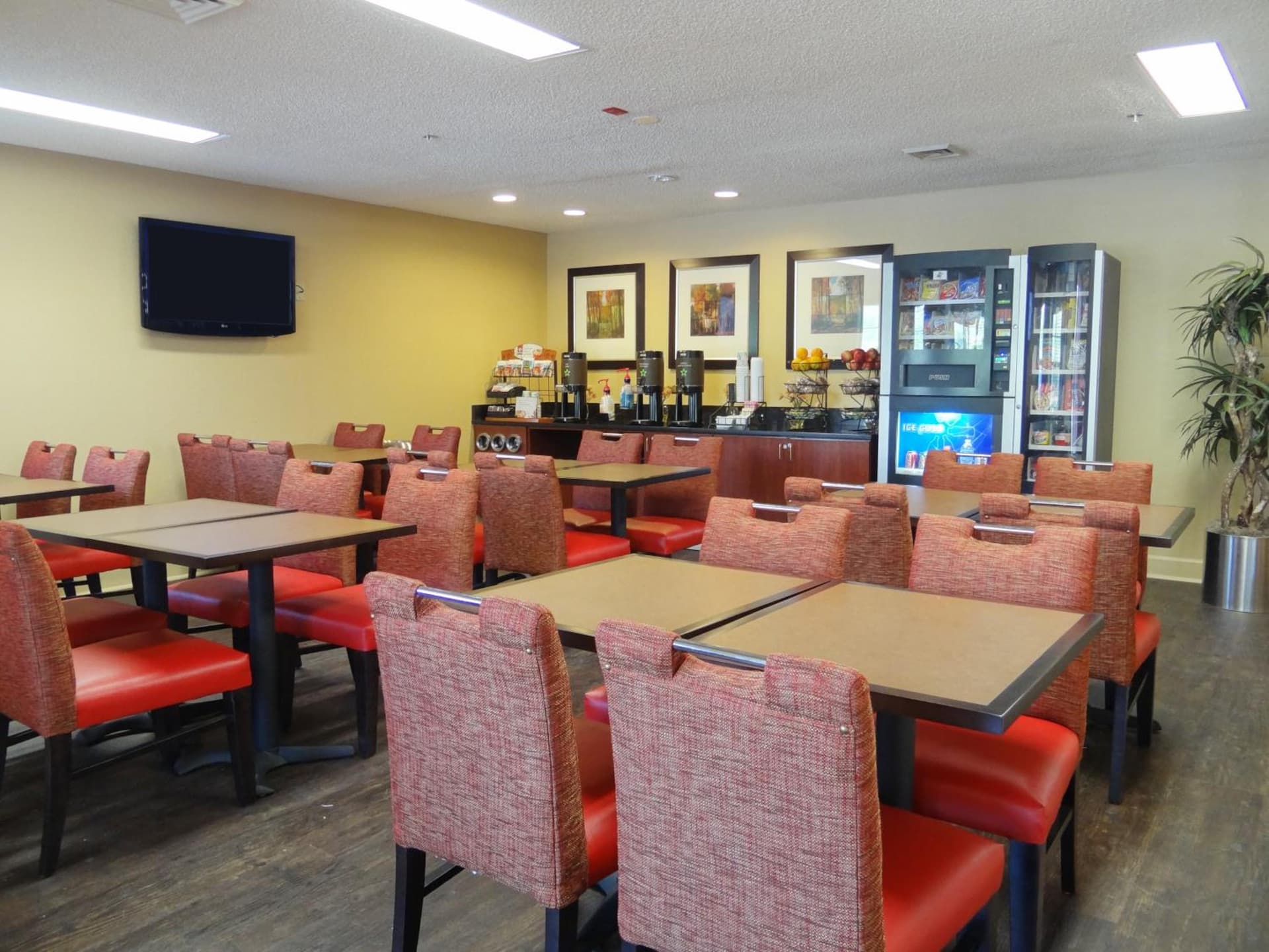 Extended Stay America Suites - Raleigh - RTP - 4919 Miami Blvd gallery photo in Durham, NC — image 4