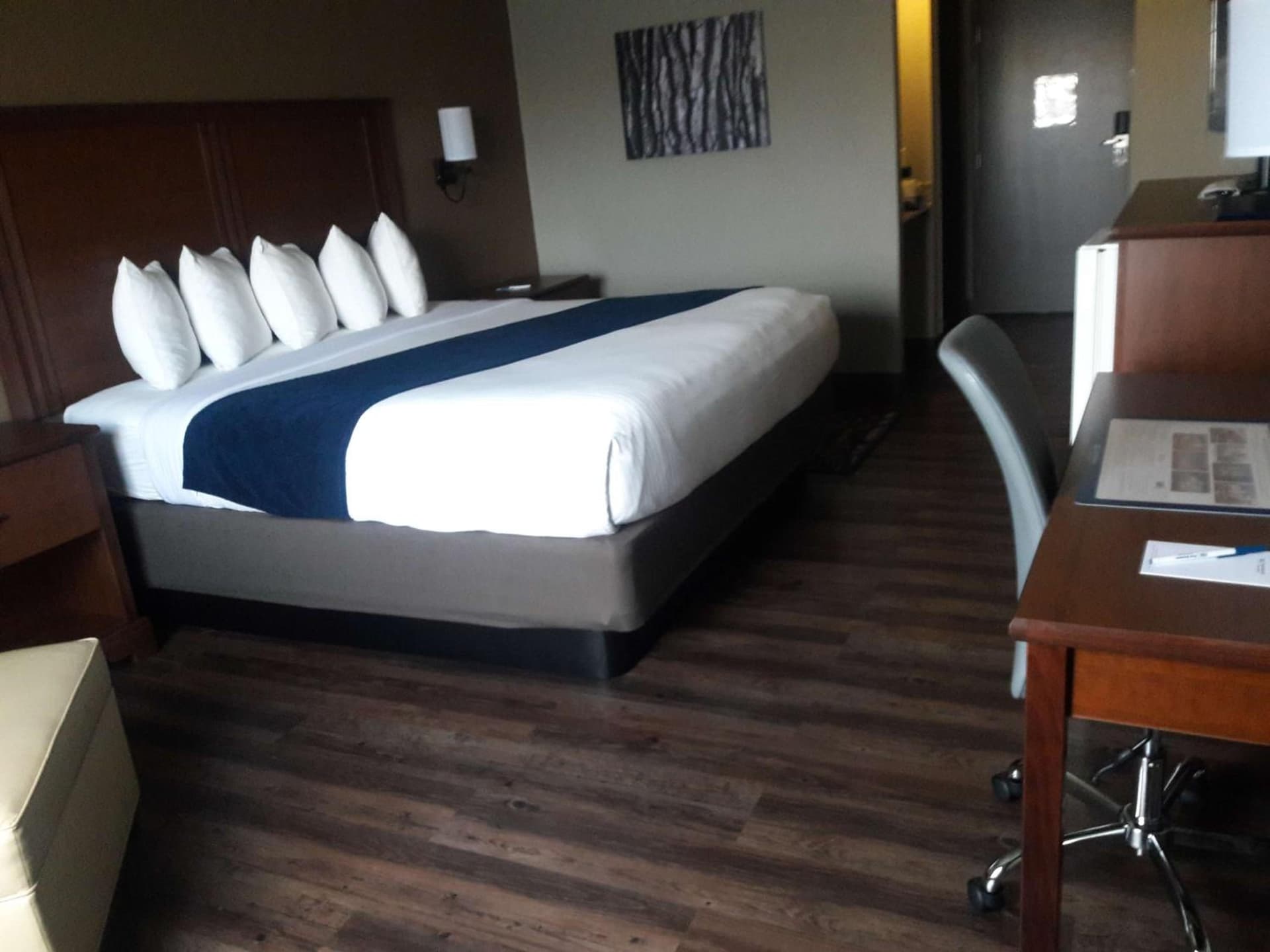 Best Western Woodburn Inn interior in Woodburn, OR — gallery photo 2