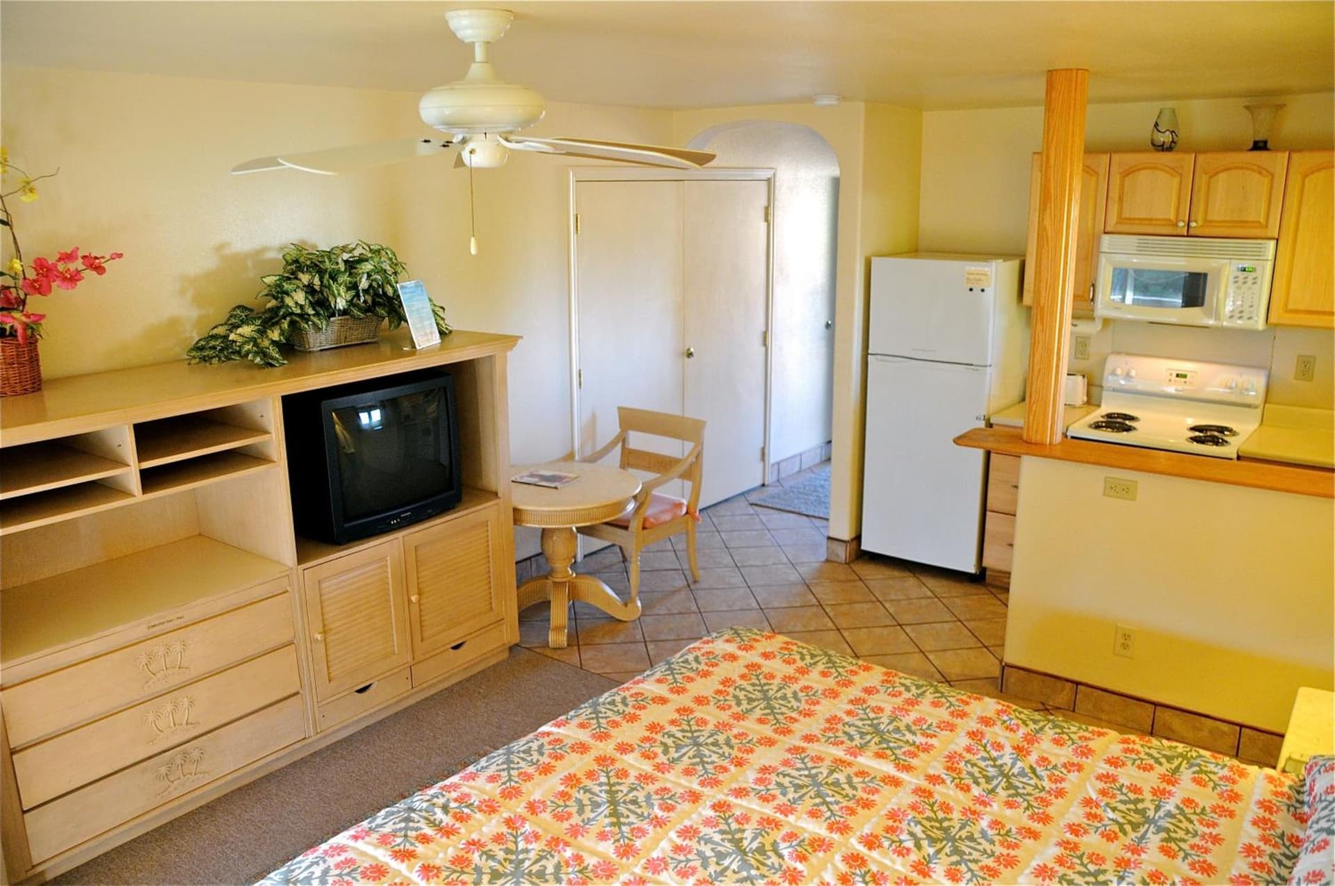 The West Inn Kauai interior in Waimea — gallery photo 2