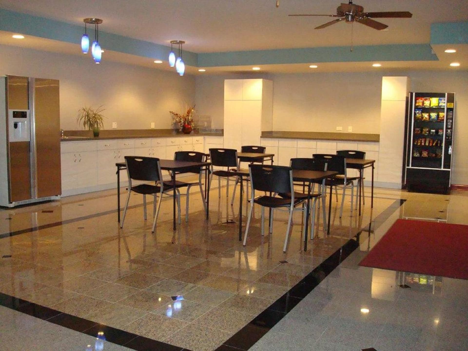 O'Hare Inn & Suites property views in Schiller Park, IL — gallery photo 3