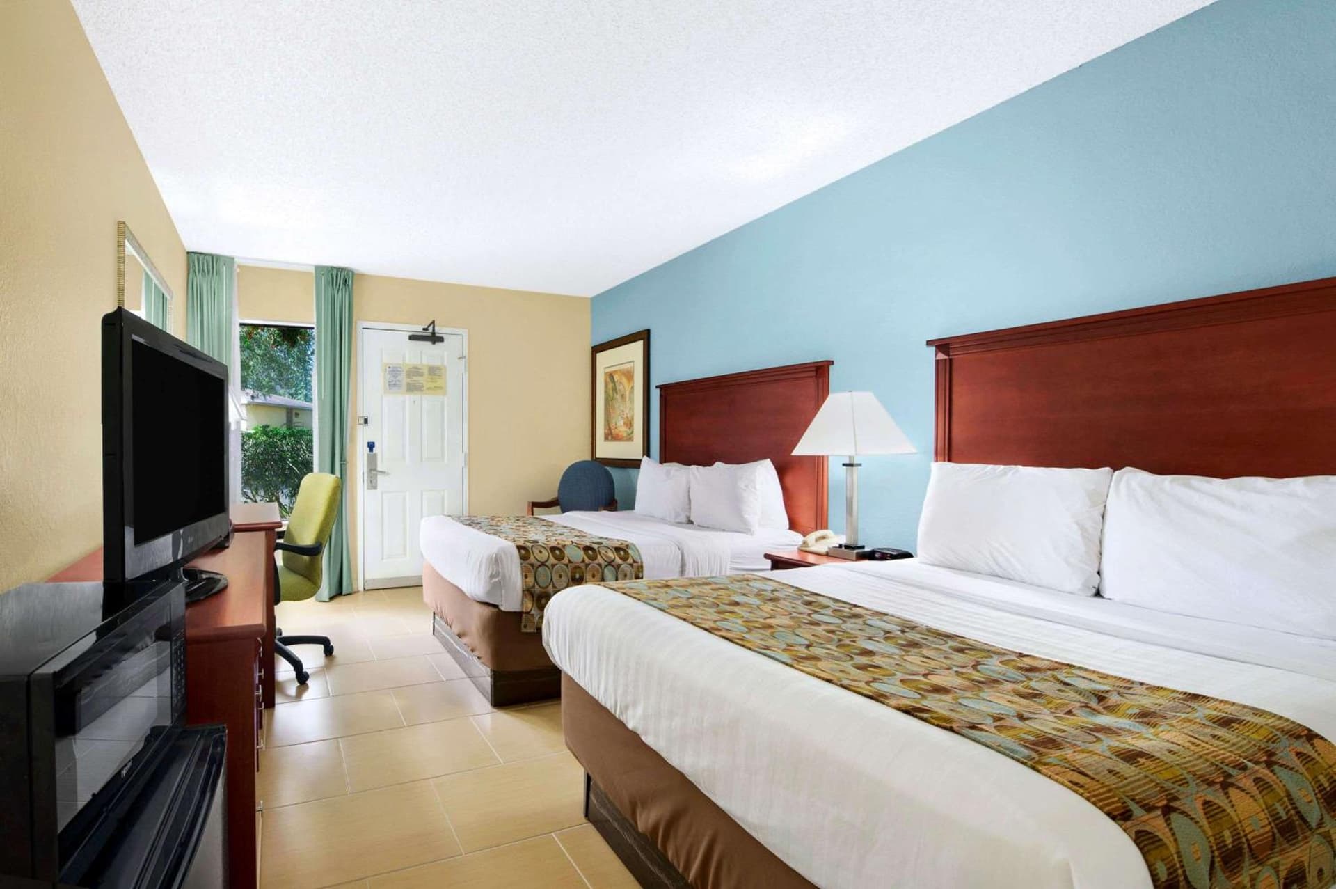 Baymont By Wyndham Gainesville I-75 gallery photo in Gainesville, FL — image 47