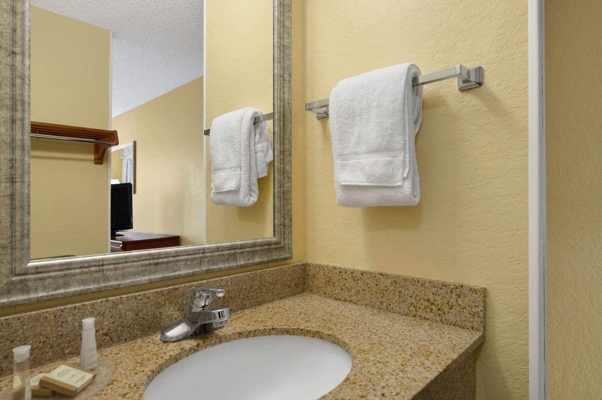 Baymont By Wyndham Gainesville I-75 gallery photo in Gainesville, FL — image 52
