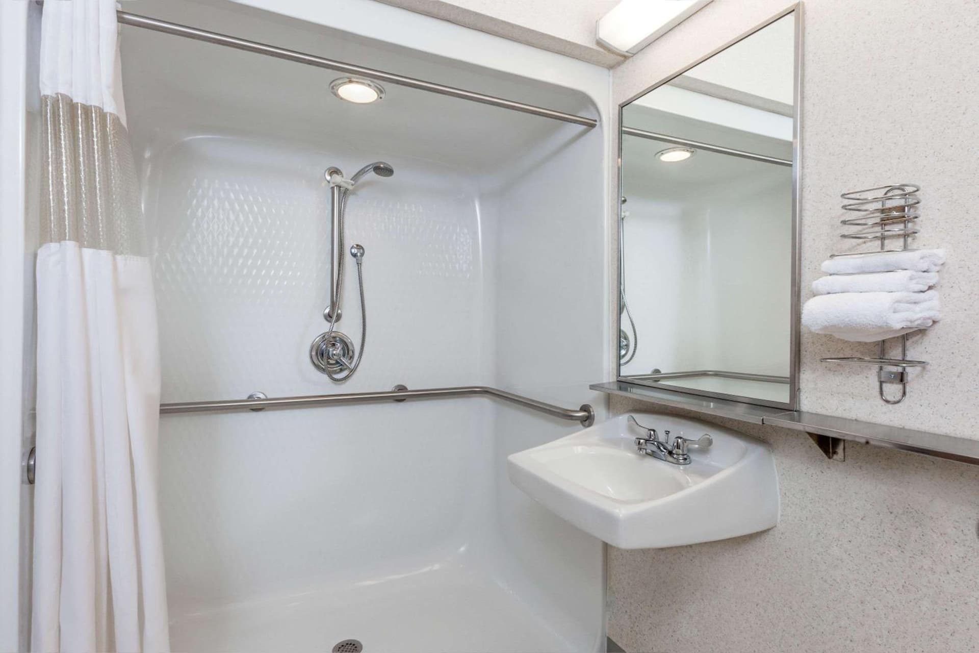 Baymont by Wyndham Howell/Brighton gallery photo in Howell, MI — image 10