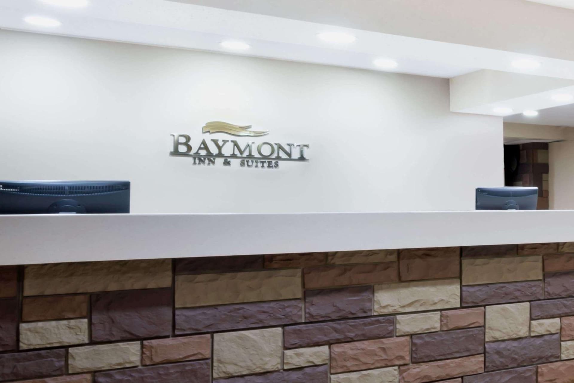 Baymont by Wyndham Columbus/Rickenbacker interior in Columbus, OH — gallery photo 2