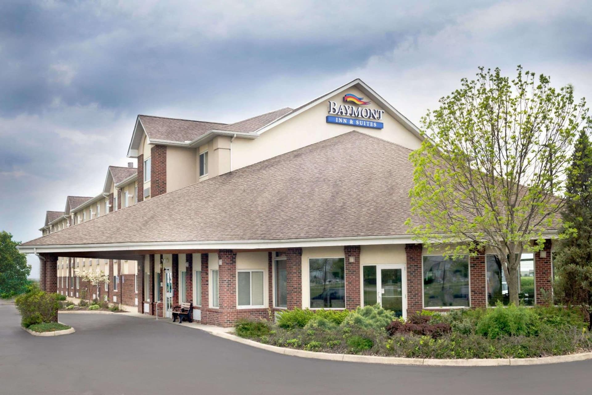 Baymont by Wyndham Columbus/Rickenbacker featured exterior or lobby in Columbus, OH — similar hotel