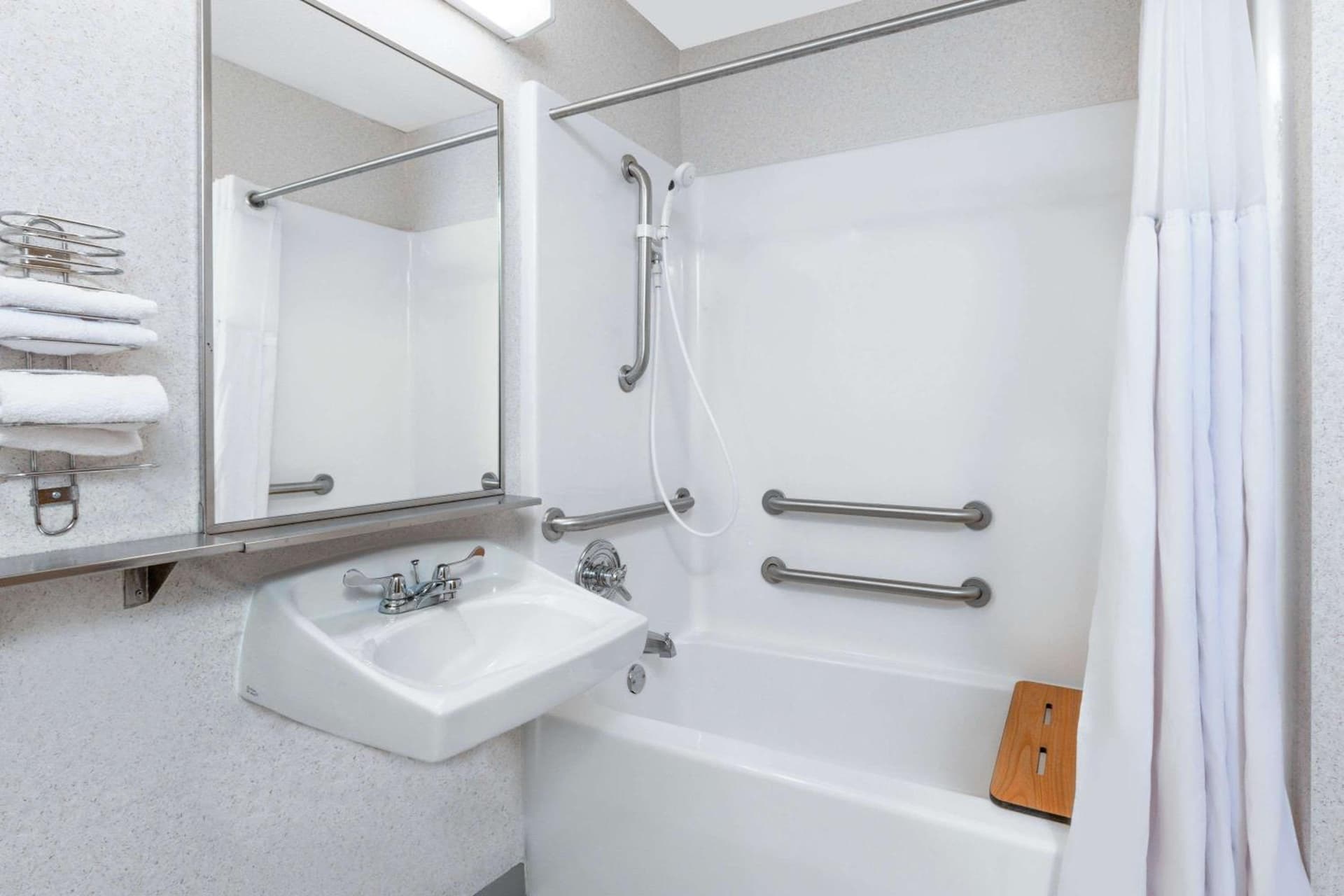 Baymont by Wyndham Howell/Brighton gallery photo in Howell, MI — image 22
