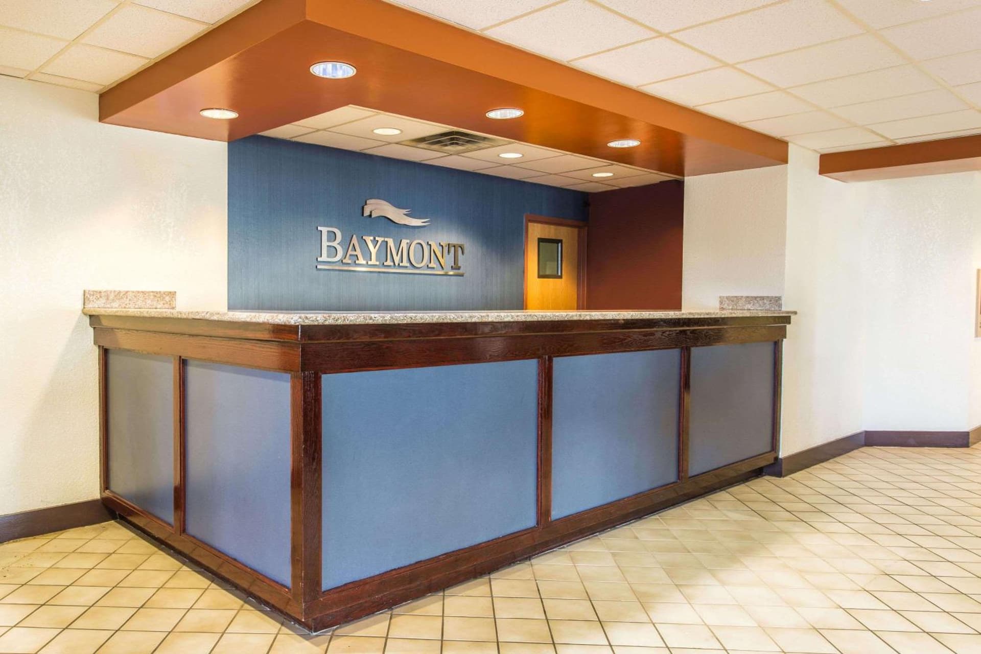 Baymont by Wyndham Cincinnati Sharonville interior in Sharonville, OH — gallery photo 2