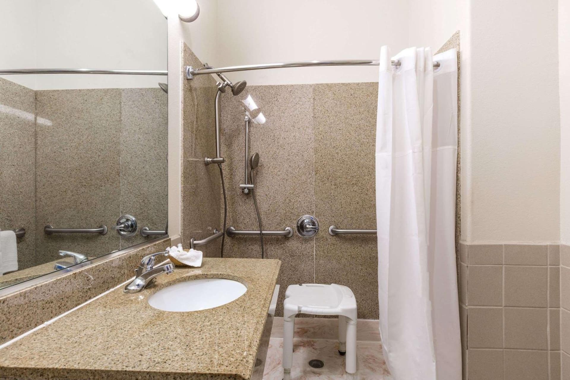 Baymont by Wyndham Galveston gallery photo in Galveston, TX — image 30