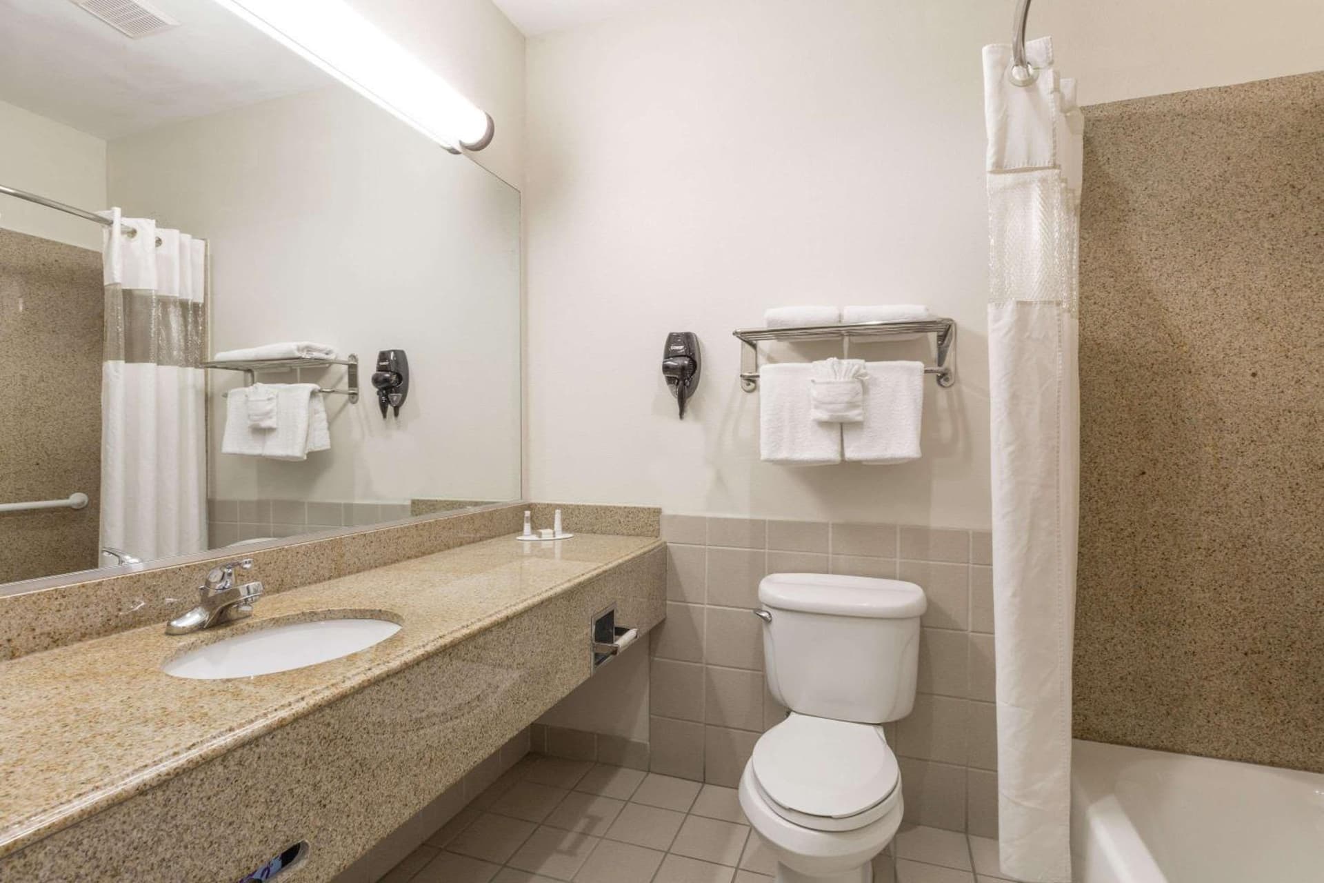 Baymont by Wyndham Galveston gallery photo in Galveston, TX — image 20