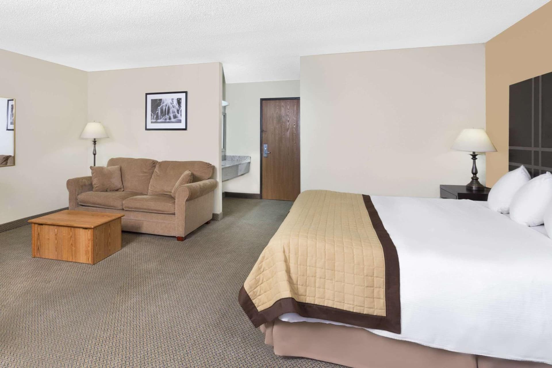 Baymont by Wyndham Green Bay gallery photo in Green Bay, WI — image 12
