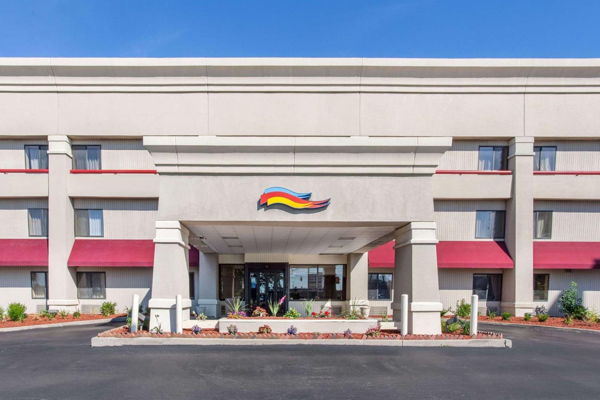 Baymont by Wyndham Detroit/Roseville featured exterior or lobby in Roseville, MI — similar hotel