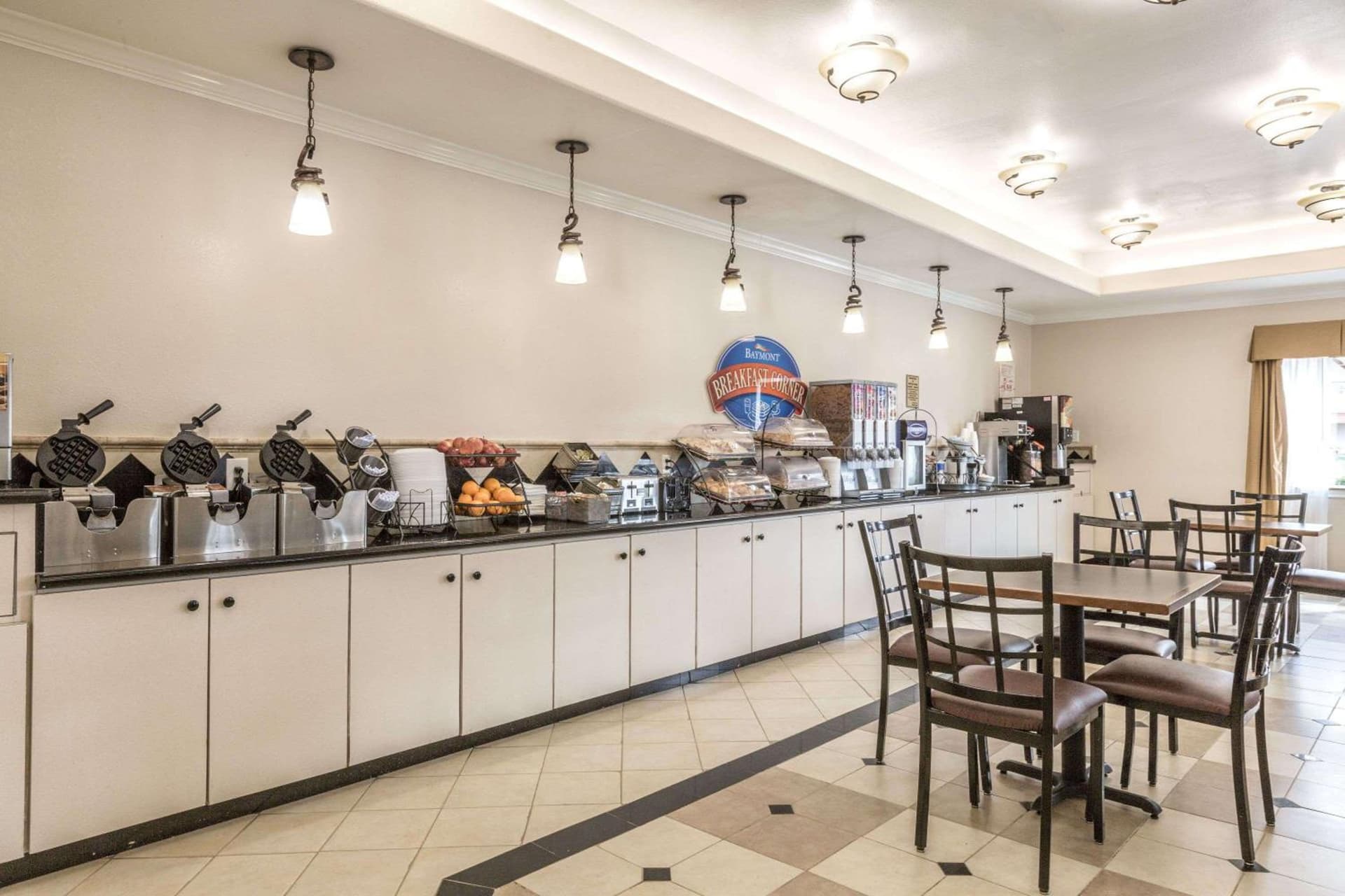 Baymont by Wyndham Galveston gallery photo in Galveston, TX — image 6